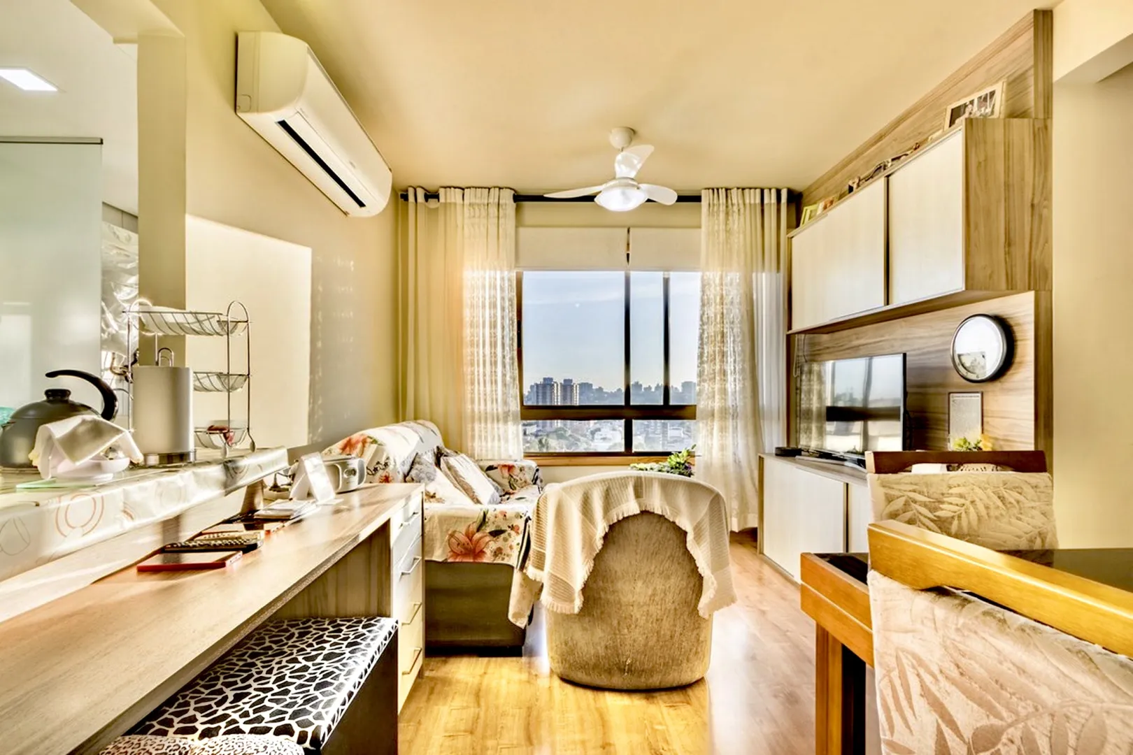 R$ 399.000 - &Oacute;TIMO APARTAMENTO - 60M2 - 2 DORM - SU&Iacute;TE - VISTA - 1 VAGA - INFRA  Porto Alegre - 
