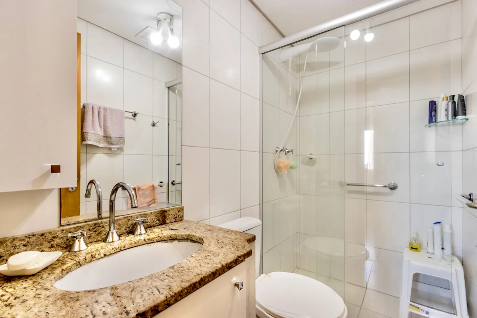 R$ 399.000 - &Oacute;TIMO APARTAMENTO - 60M2 - 2 DORM - SU&Iacute;TE - VISTA - 1 VAGA - INFRA  Porto Alegre - 