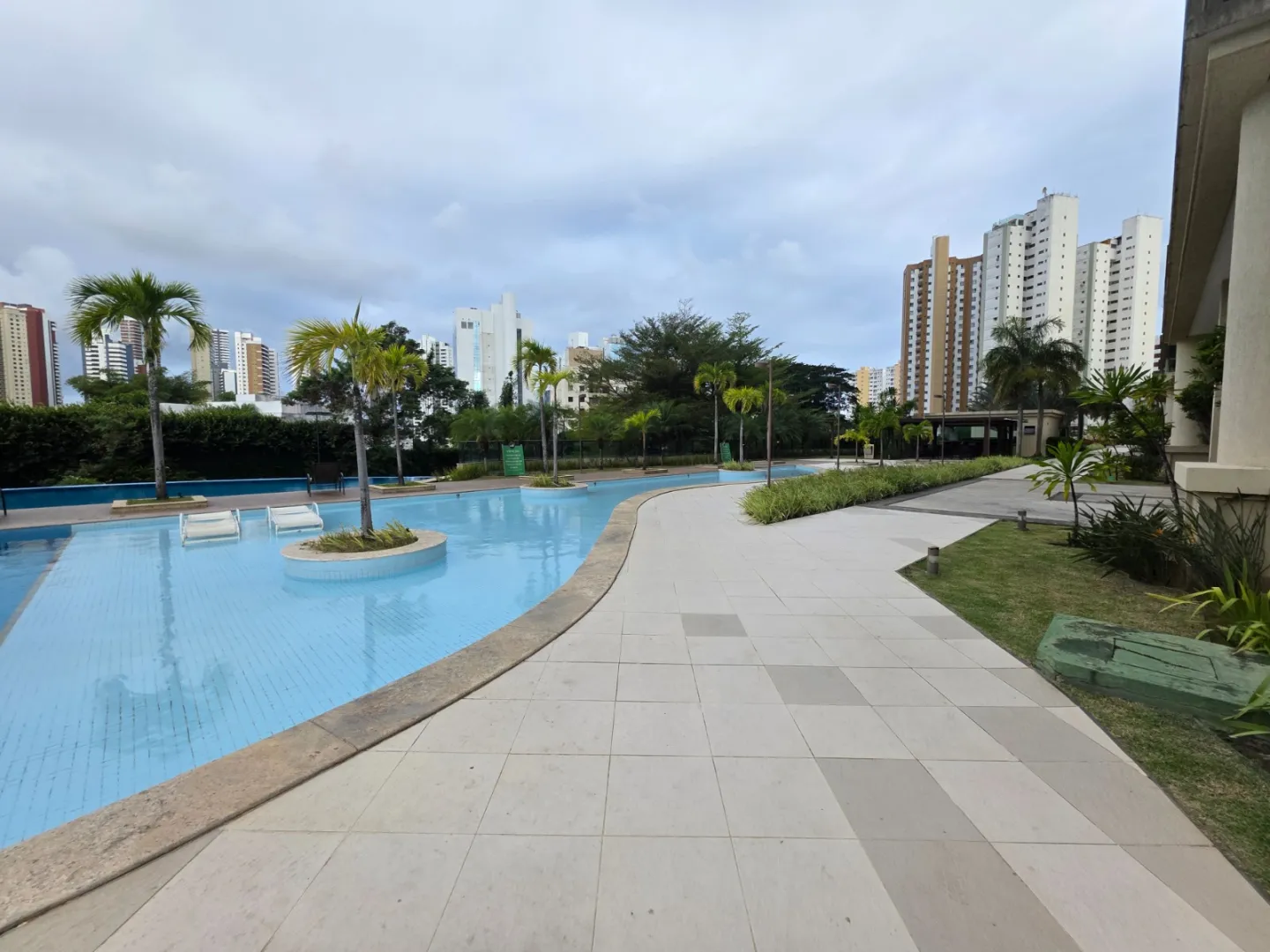 APARTAMENTO 3 QUARTOS SU&Iacute;TE VARANDA PISCINA QUADRAS GARAGENS VENDA RIO VERMELHO  Salvador - 