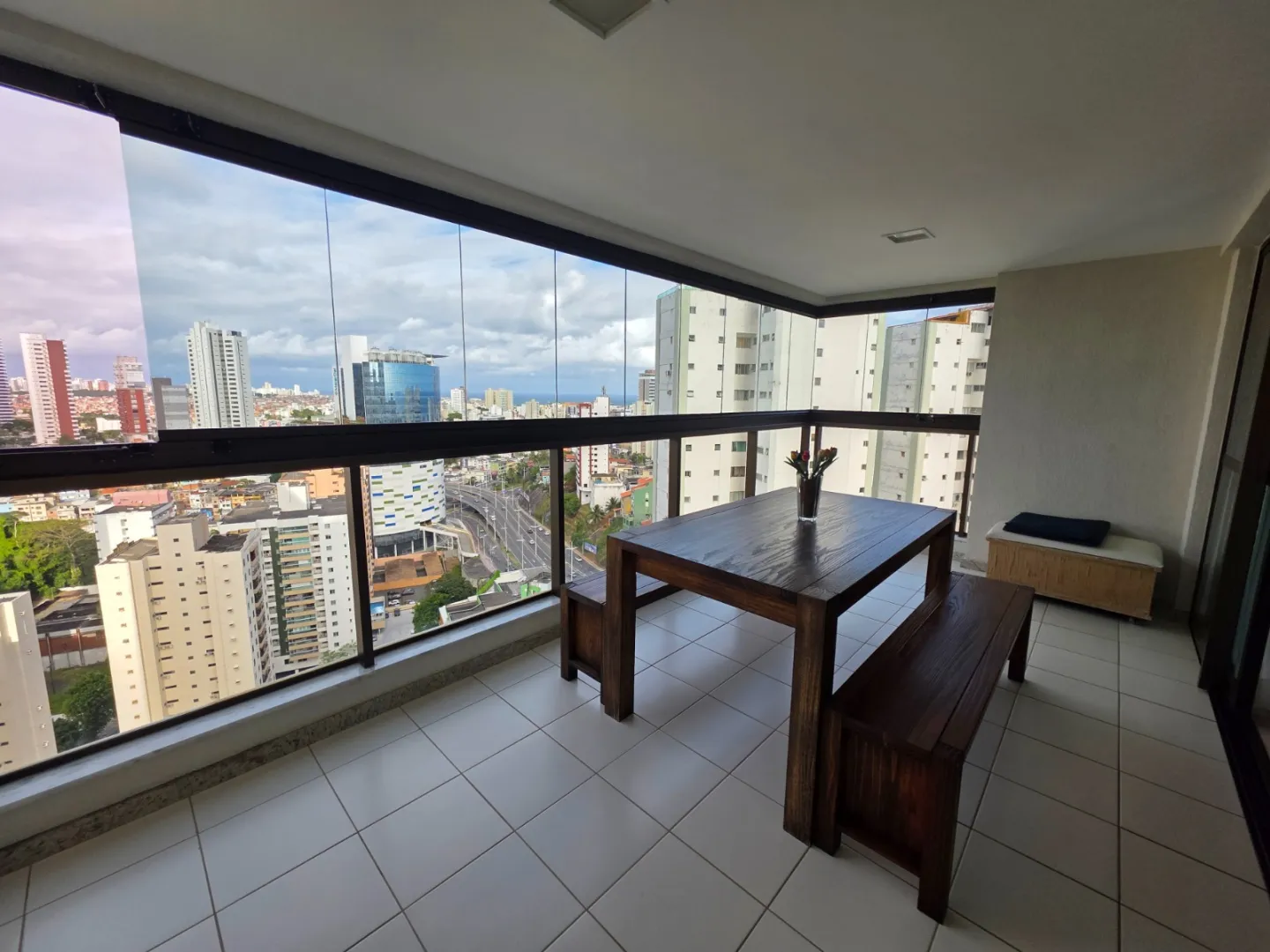 APARTAMENTO 3 QUARTOS SU&Iacute;TE VARANDA PISCINA QUADRAS GARAGENS VENDA RIO VERMELHO  Salvador - 