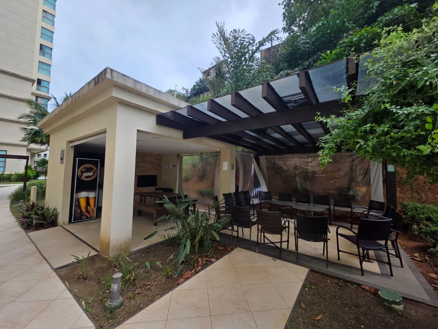 APARTAMENTO 3 QUARTOS SU&Iacute;TE VARANDA PISCINA QUADRAS GARAGENS VENDA RIO VERMELHO  Salvador - 