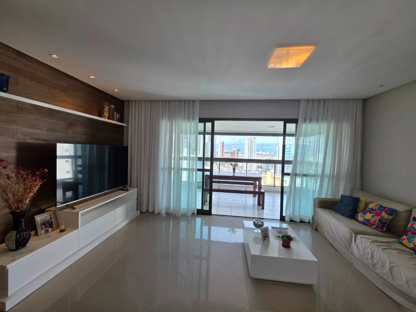 APARTAMENTO 3 QUARTOS SU&Iacute;TE VARANDA PISCINA QUADRAS GARAGENS VENDA RIO VERMELHO  Salvador - 