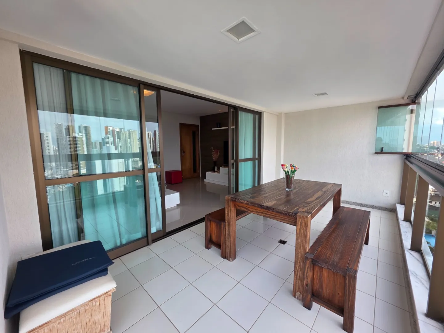 APARTAMENTO 3 QUARTOS SU&Iacute;TE VARANDA PISCINA QUADRAS GARAGENS VENDA RIO VERMELHO  Salvador - 