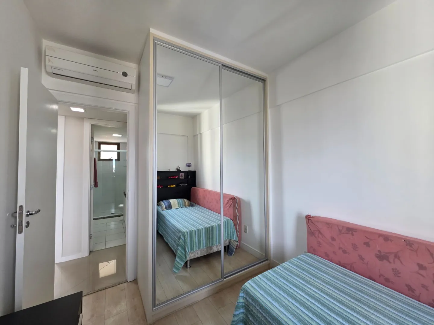 APARTAMENTO 3 QUARTOS SU&Iacute;TE VARANDA PISCINA QUADRAS GARAGENS VENDA RIO VERMELHO  Salvador - 