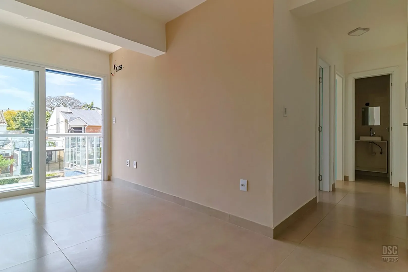 R$ 360.000 - APARTAMENTO DE FRENTE - 57M2 - 2 DORM - SACADA - 1 VAGA  Porto Alegre - 