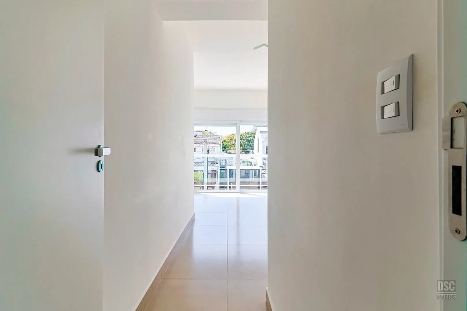R$ 360.000 - APARTAMENTO DE FRENTE - 57M2 - 2 DORM - SACADA - 1 VAGA  Porto Alegre - 