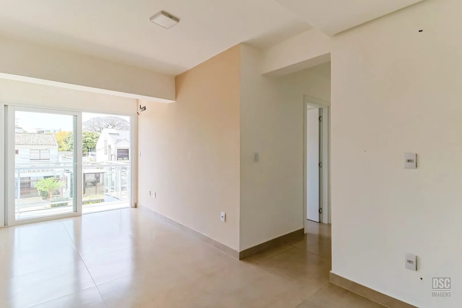 R$ 360.000 - APARTAMENTO DE FRENTE - 57M2 - 2 DORM - SACADA - 1 VAGA  Porto Alegre - 