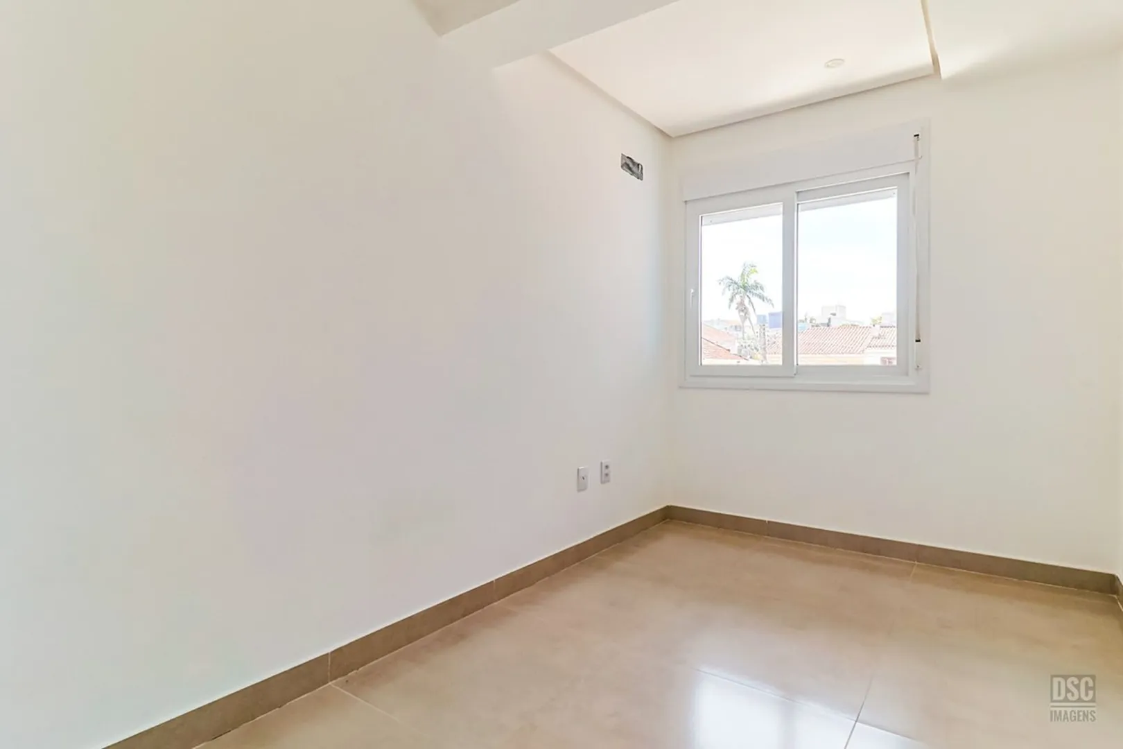 R$ 360.000 - APARTAMENTO DE FRENTE - 57M2 - 2 DORM - SACADA - 1 VAGA  Porto Alegre - 