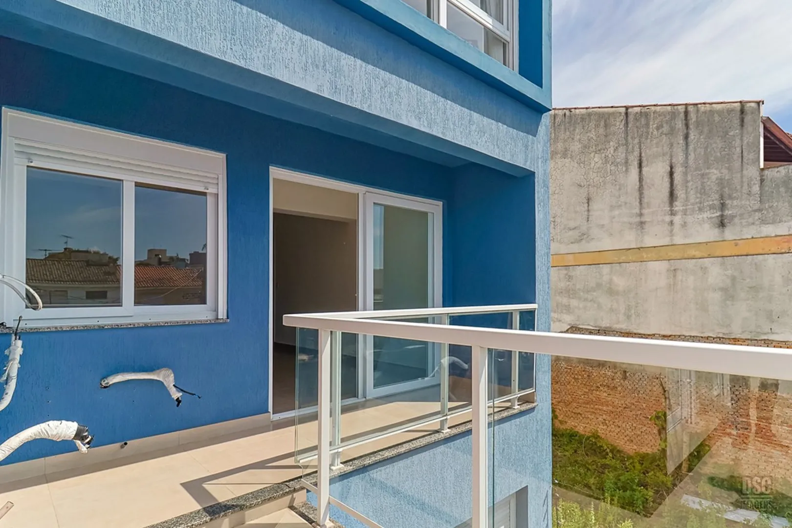 R$ 360.000 - APARTAMENTO DE FRENTE - 57M2 - 2 DORM - SACADA - 1 VAGA  Porto Alegre - 