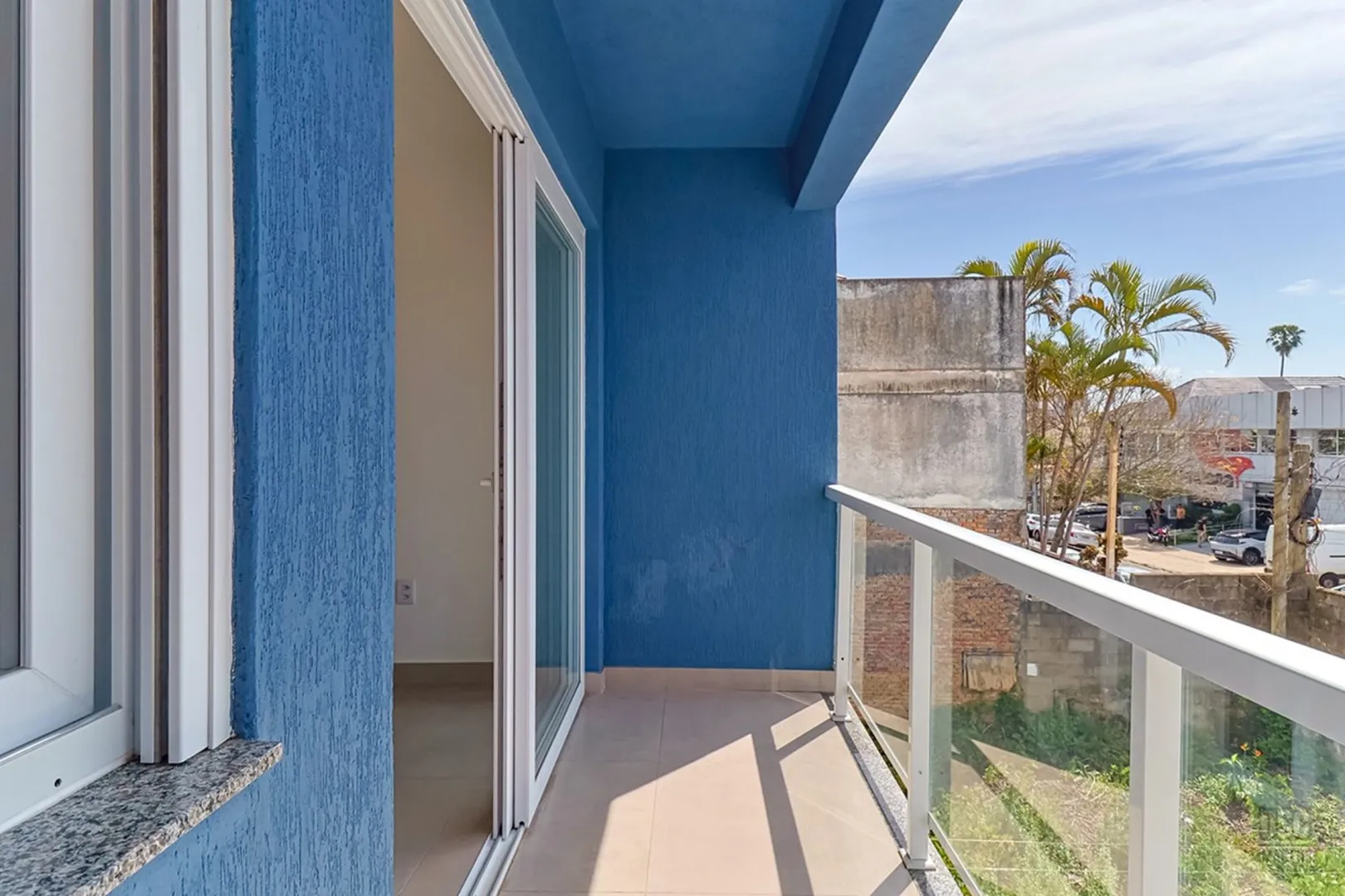 R$ 360.000 - APARTAMENTO DE FRENTE - 57M2 - 2 DORM - SACADA - 1 VAGA  Porto Alegre - 