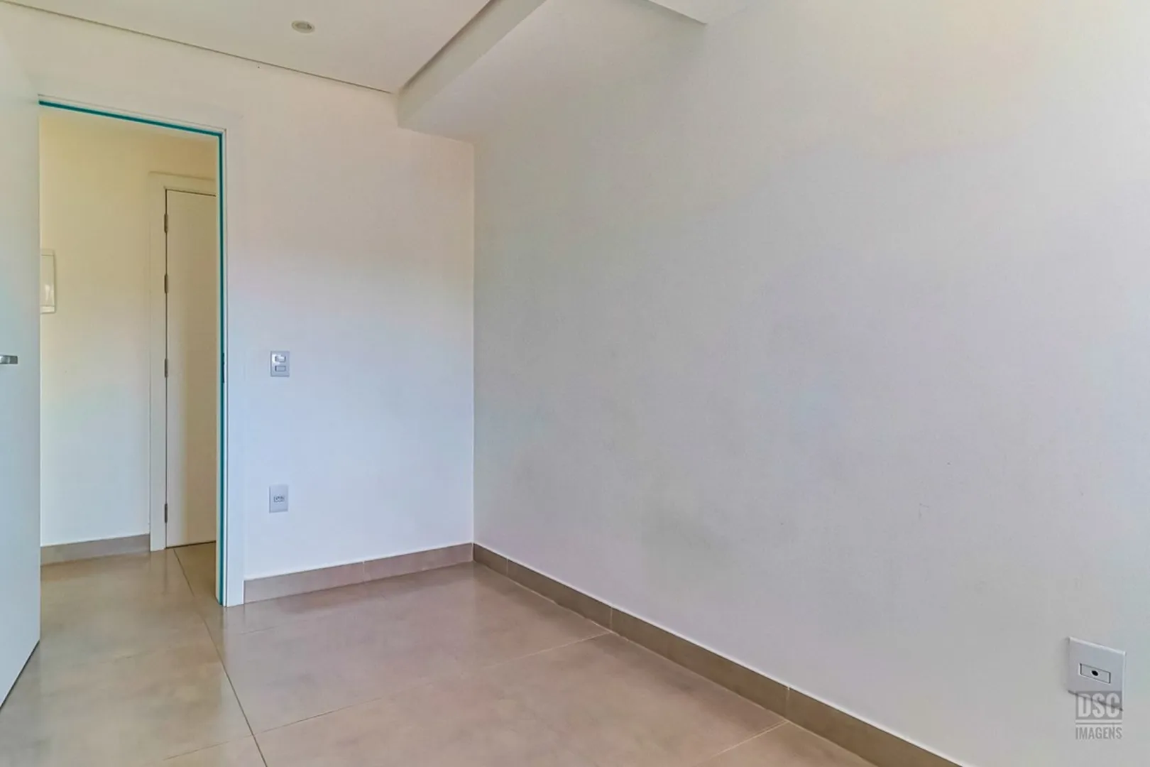 R$ 360.000 - APARTAMENTO DE FRENTE - 57M2 - 2 DORM - SACADA - 1 VAGA  Porto Alegre - 