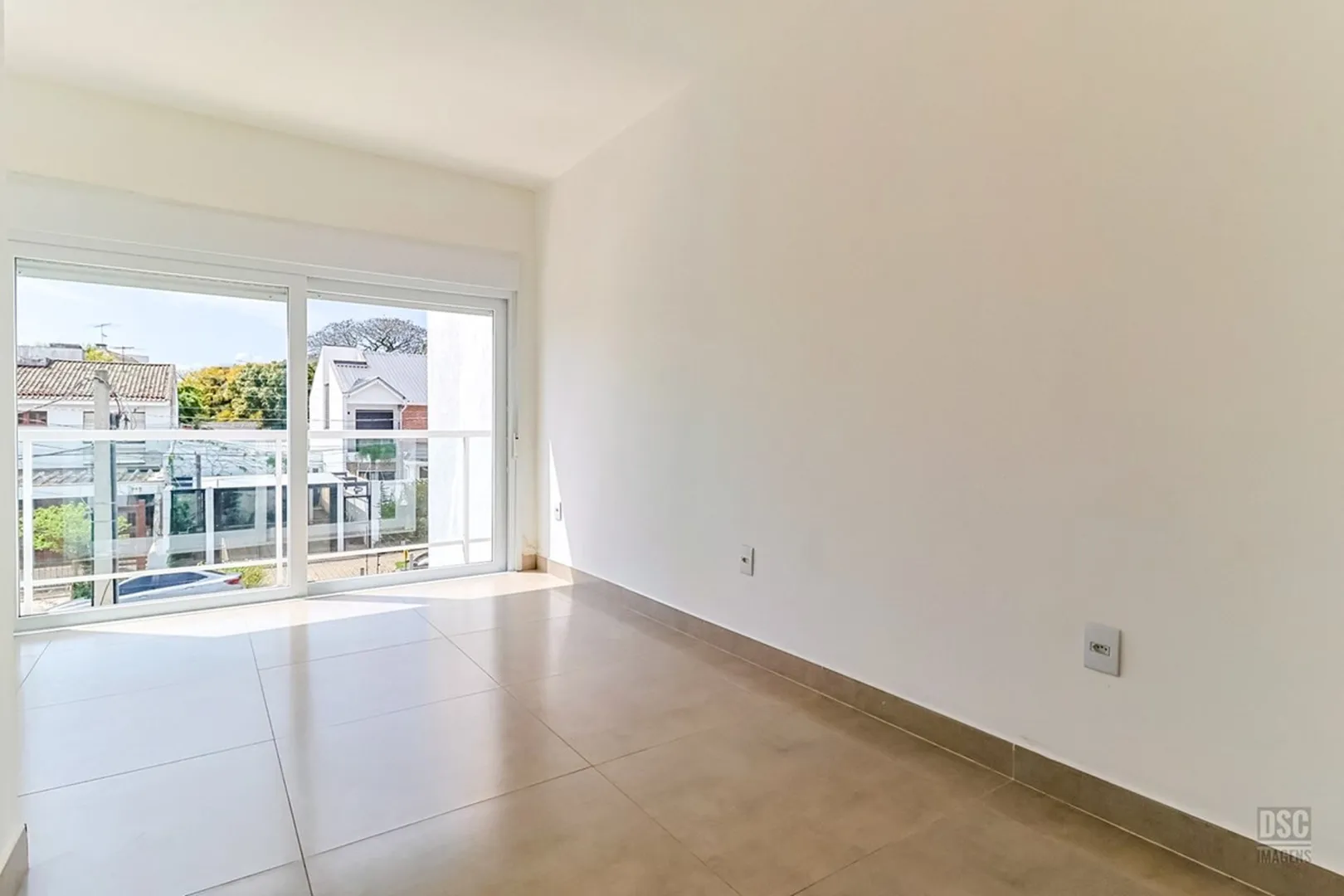 R$ 360.000 - APARTAMENTO DE FRENTE - 57M2 - 2 DORM - SACADA - 1 VAGA  Porto Alegre - 