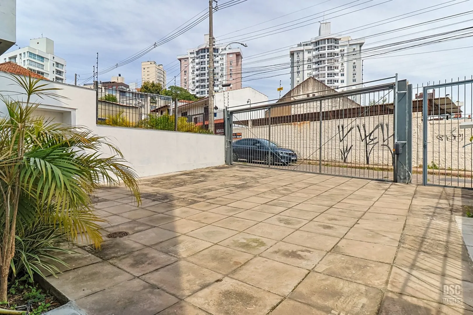 R$ 360.000 - APARTAMENTO DE FRENTE - 57M2 - 2 DORM - SACADA - 1 VAGA  Porto Alegre - 