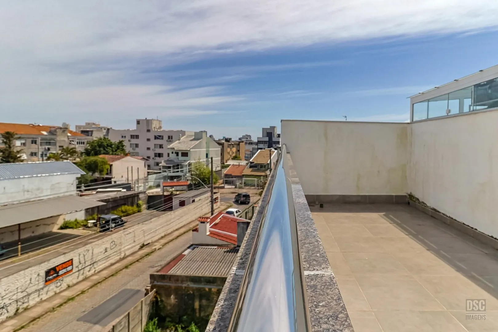 R$ 360.000 - APARTAMENTO DE FRENTE - 57M2 - 2 DORM - SACADA - 1 VAGA  Porto Alegre - 