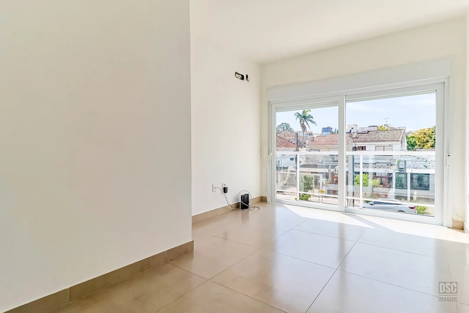 R$ 360.000 - APARTAMENTO DE FRENTE - 57M2 - 2 DORM - SACADA - 1 VAGA  Porto Alegre - 
