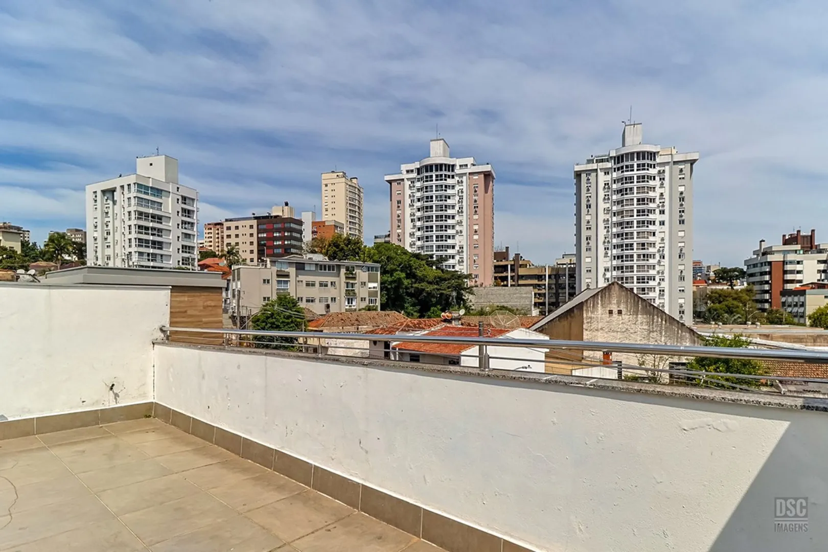 R$ 360.000 - APARTAMENTO DE FRENTE - 57M2 - 2 DORM - SACADA - 1 VAGA  Porto Alegre - 
