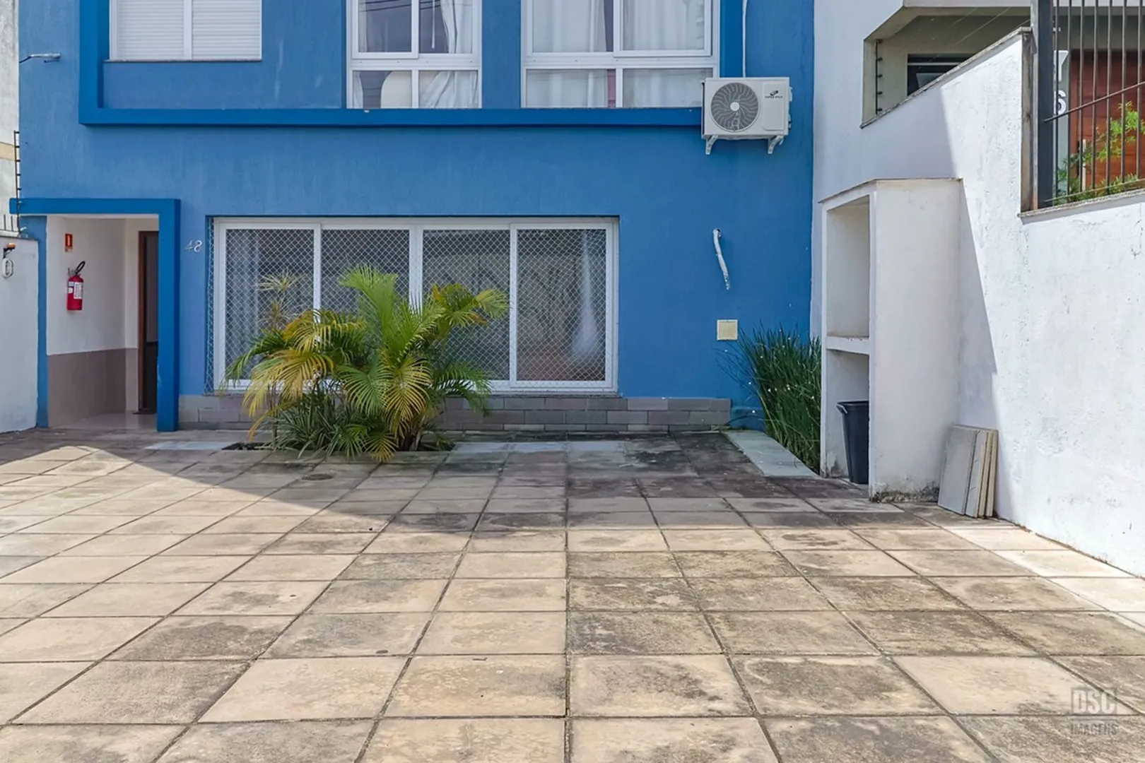 R$ 360.000 - APARTAMENTO DE FRENTE - 57M2 - 2 DORM - SACADA - 1 VAGA  Porto Alegre - 