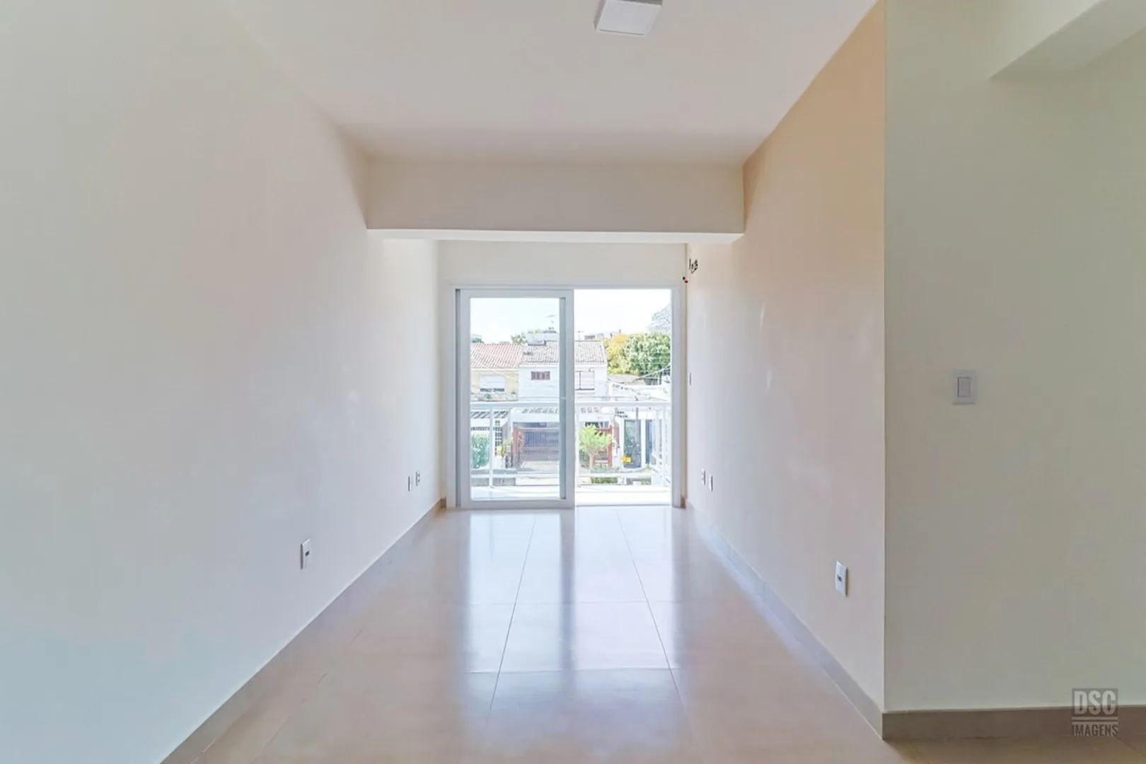 R$ 360.000 - APARTAMENTO DE FRENTE - 57M2 - 2 DORM - SACADA - 1 VAGA  Porto Alegre - 