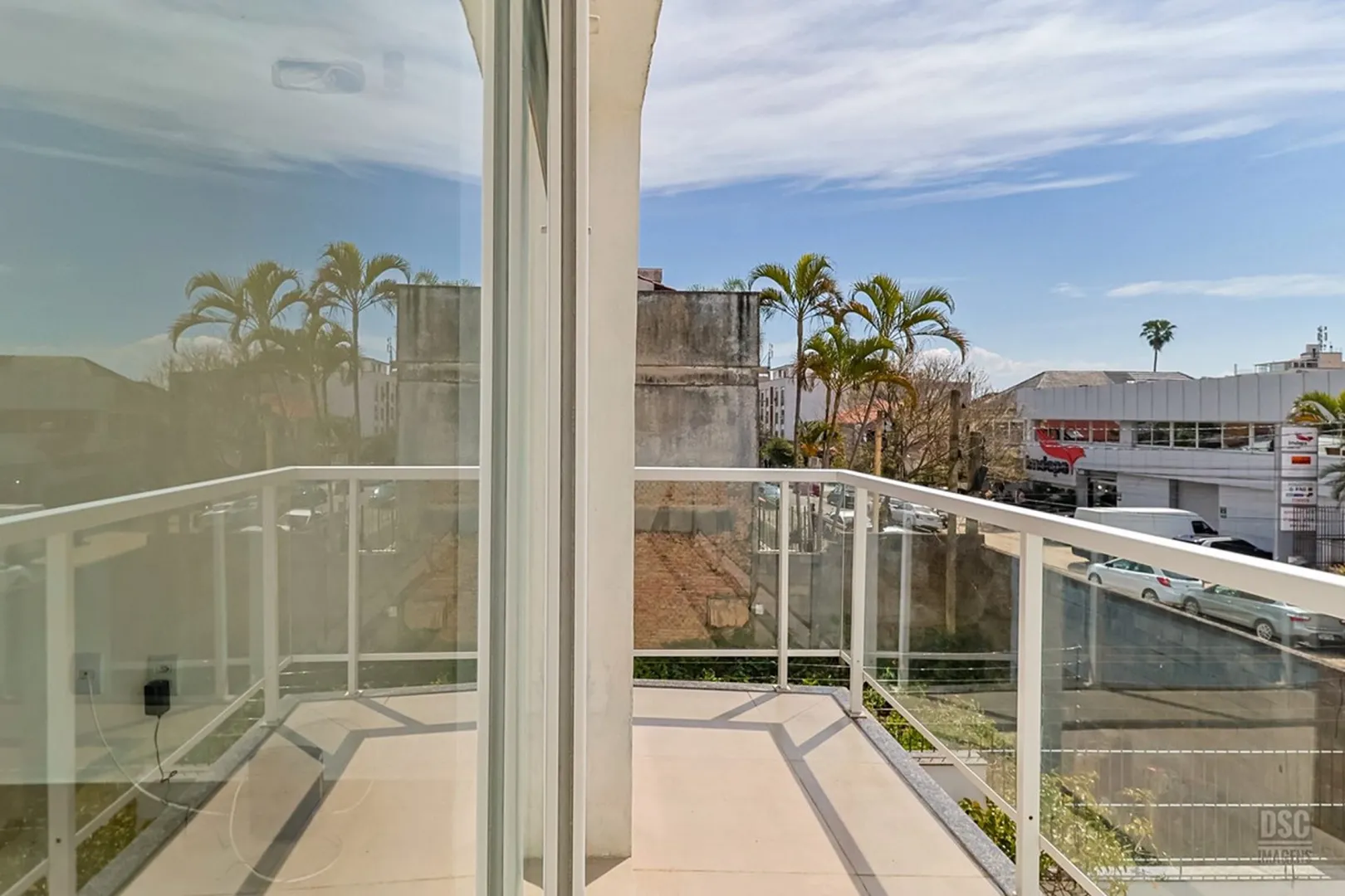 R$ 360.000 - APARTAMENTO DE FRENTE - 57M2 - 2 DORM - SACADA - 1 VAGA  Porto Alegre - 