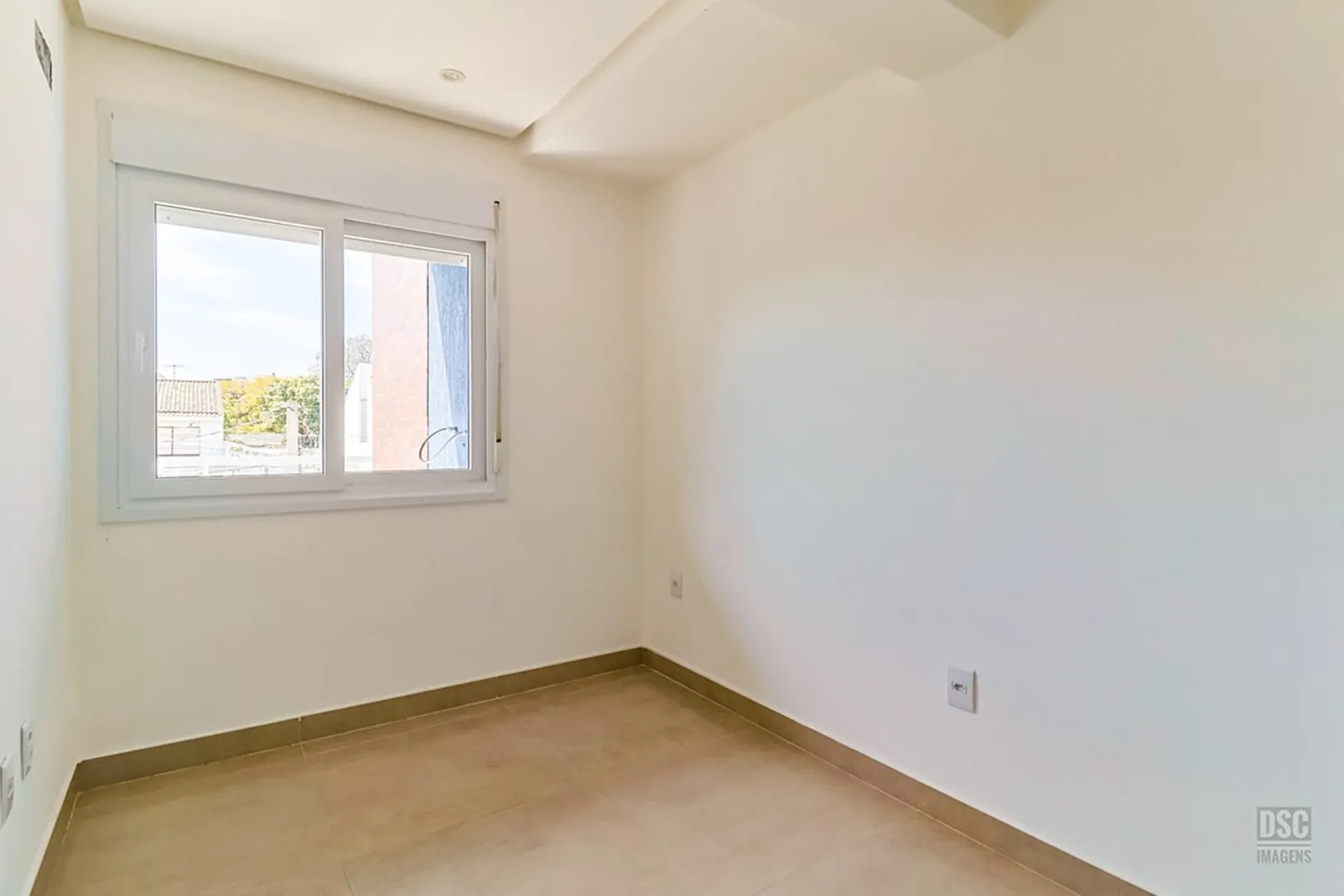 R$ 360.000 - APARTAMENTO DE FRENTE - 57M2 - 2 DORM - SACADA - 1 VAGA  Porto Alegre - 