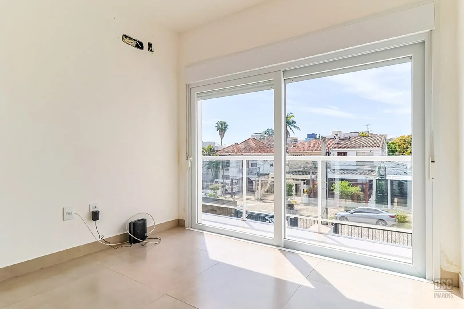 R$ 360.000 - APARTAMENTO DE FRENTE - 57M2 - 2 DORM - SACADA - 1 VAGA  Porto Alegre - 