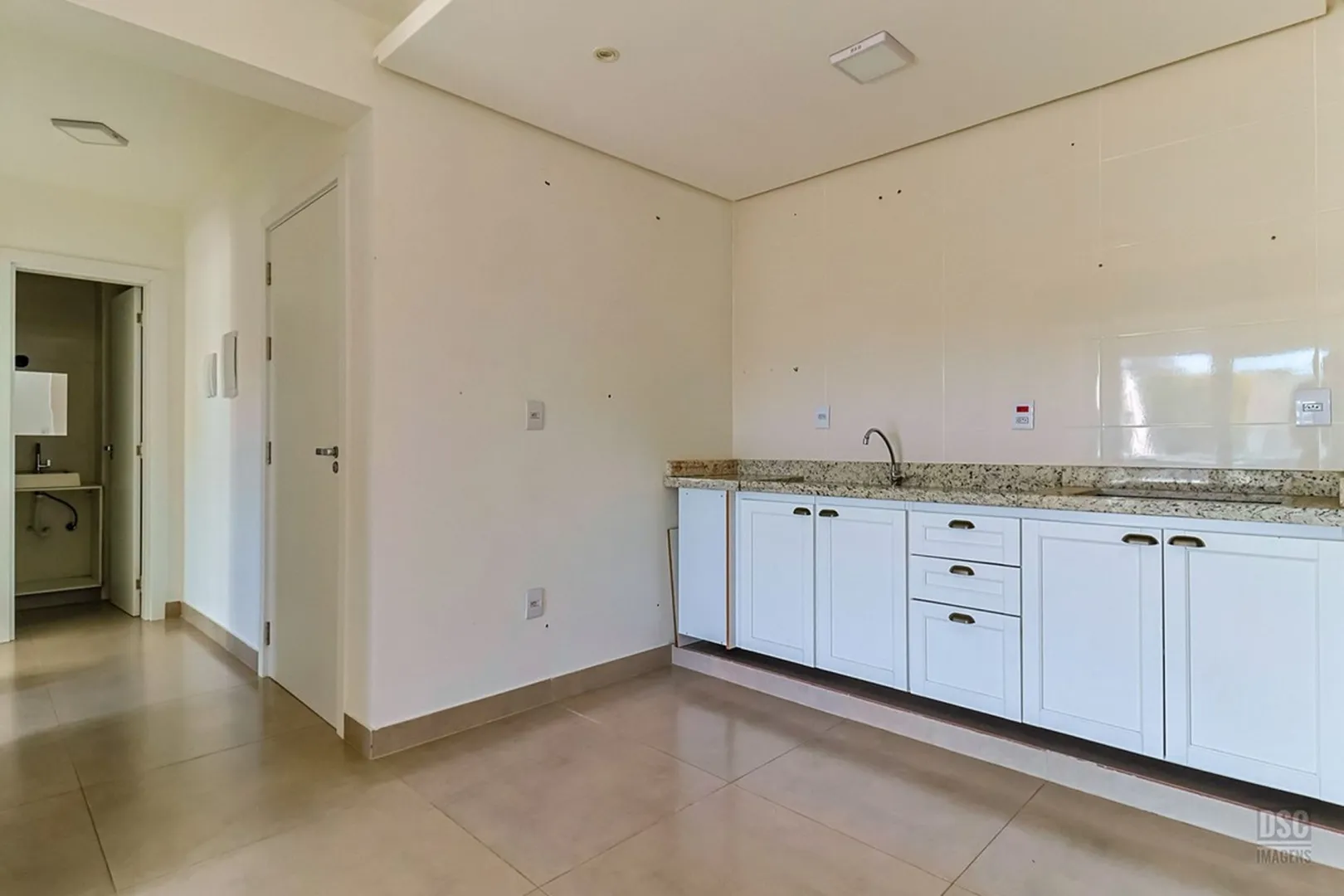R$ 360.000 - APARTAMENTO DE FRENTE - 57M2 - 2 DORM - SACADA - 1 VAGA  Porto Alegre - 