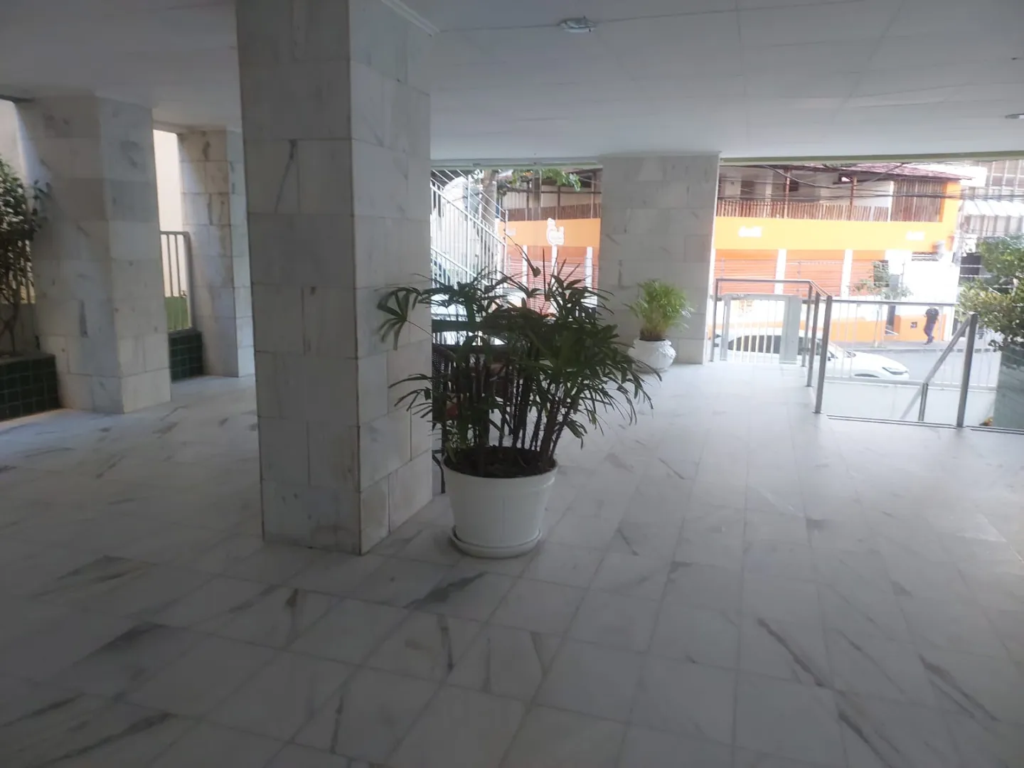 APARTAMENTO 3 QUARTOS SU&Iacute;TE DEPEND&Ecirc;NCIA GARAGEM ELEVADOR &Agrave; VENDA NA BARRA!  Salvador - 