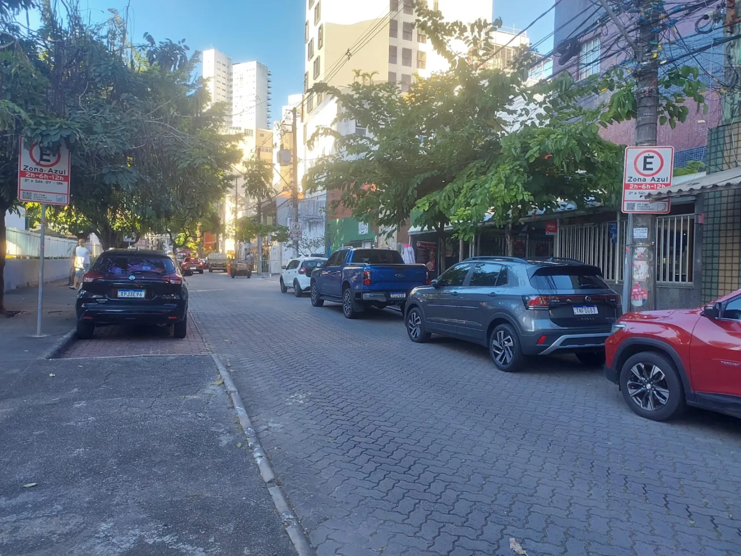APARTAMENTO 3 QUARTOS SU&Iacute;TE DEPEND&Ecirc;NCIA GARAGEM ELEVADOR &Agrave; VENDA NA BARRA!  Salvador - 