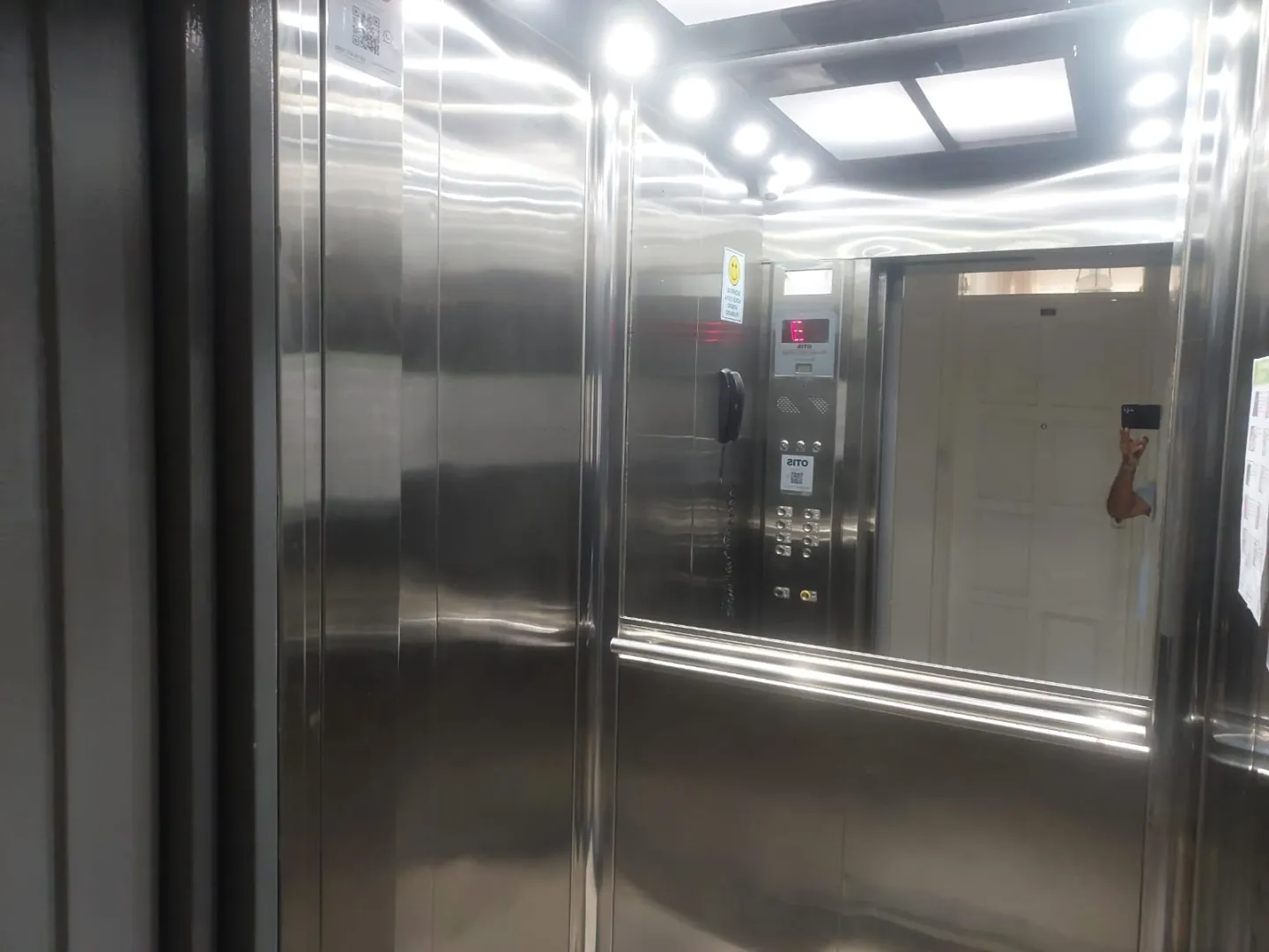 APARTAMENTO 3 QUARTOS SU&Iacute;TE DEPEND&Ecirc;NCIA GARAGEM ELEVADOR &Agrave; VENDA NA BARRA!  Salvador - 