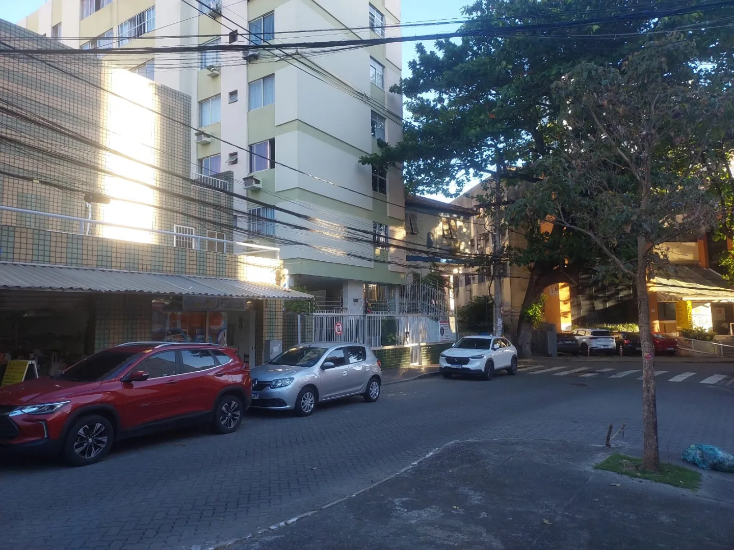 APARTAMENTO 3 QUARTOS SU&Iacute;TE DEPEND&Ecirc;NCIA GARAGEM ELEVADOR &Agrave; VENDA NA BARRA!  Salvador - 