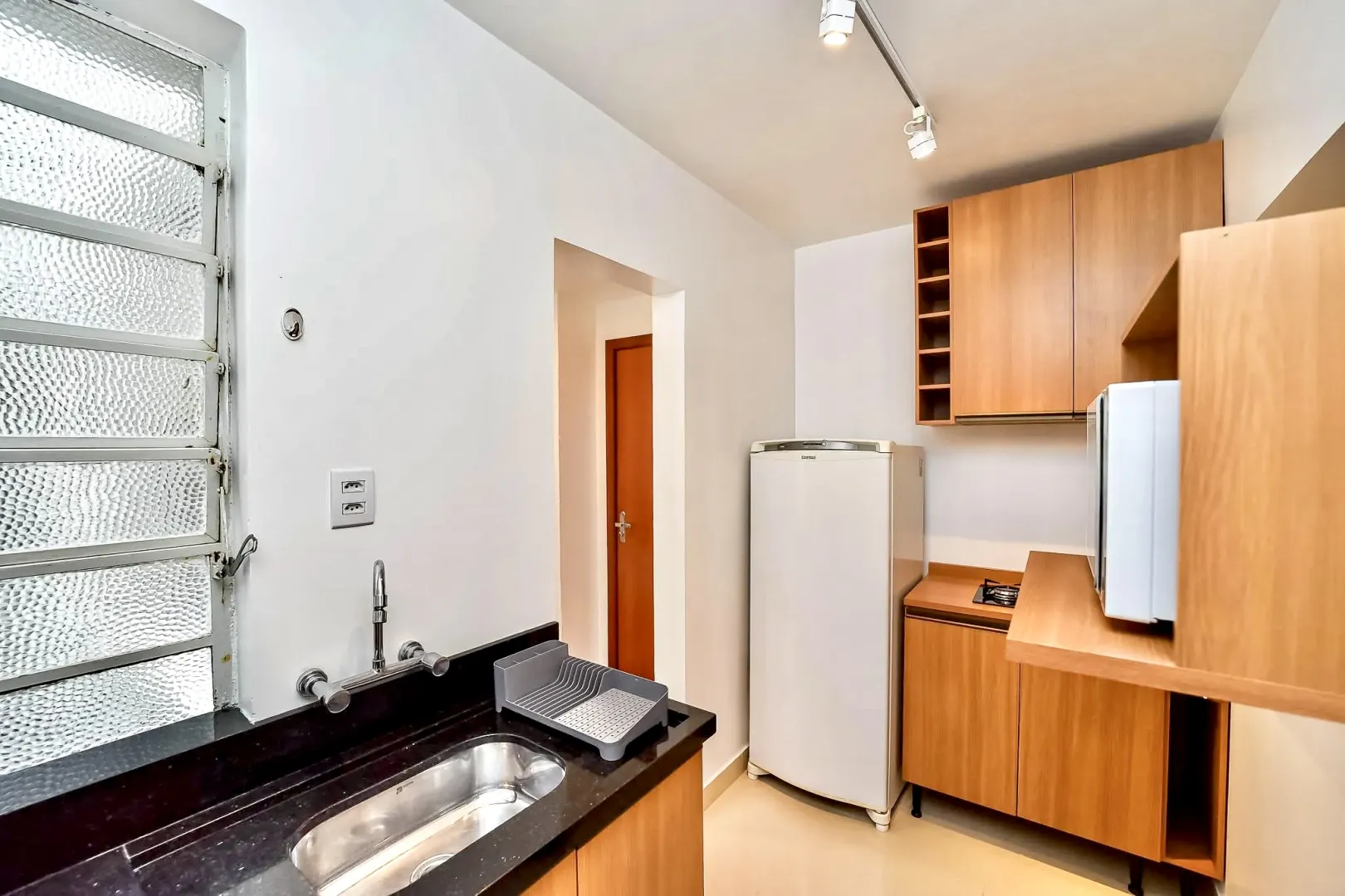 R$ 341.000 - BELO APARTAMENTO - 49M2 - 1 DORM - DE FRENTE - REFORMADO - 1 VAGA  Porto Alegre - 
