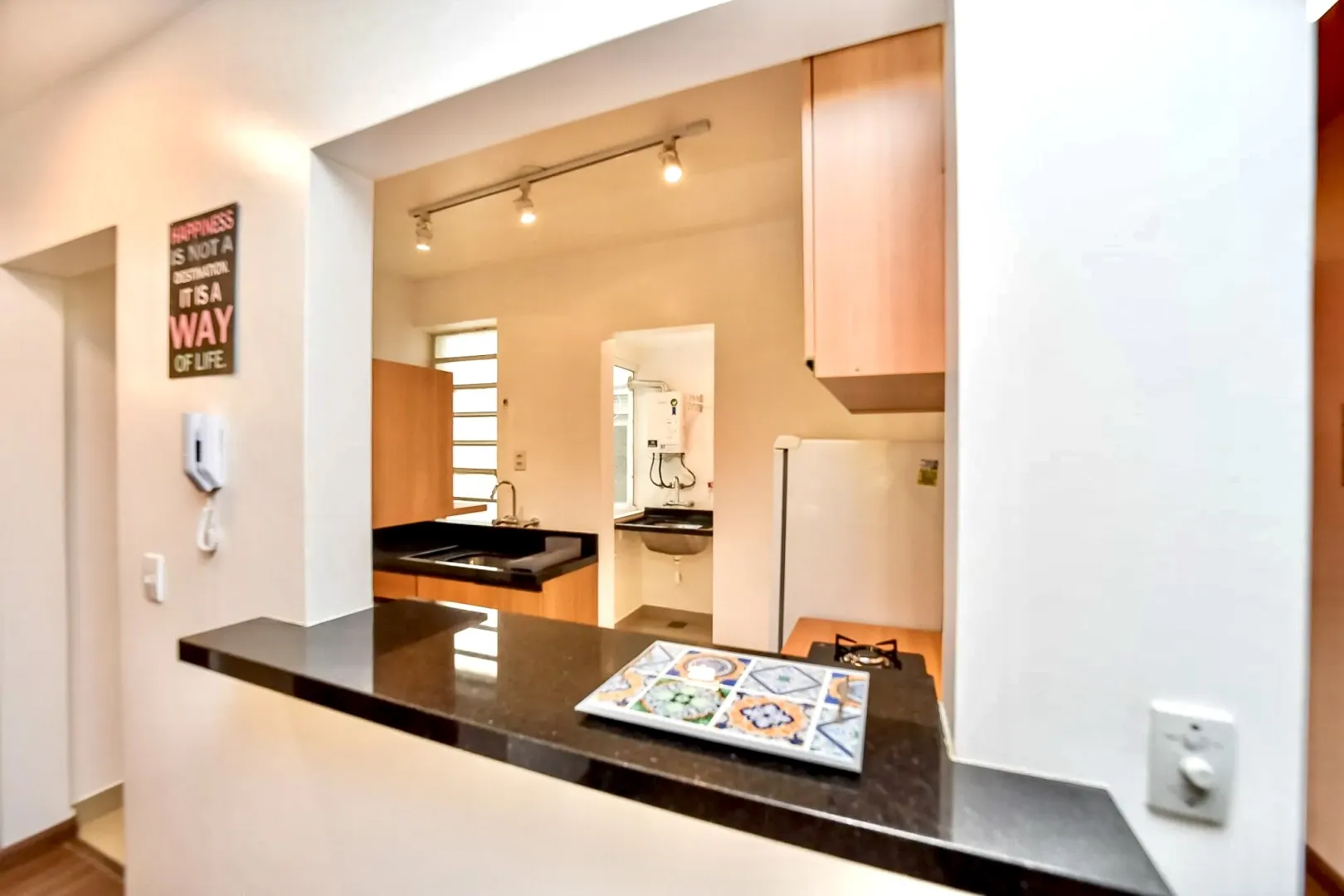 R$ 341.000 - BELO APARTAMENTO - 49M2 - 1 DORM - DE FRENTE - REFORMADO - 1 VAGA  Porto Alegre - 