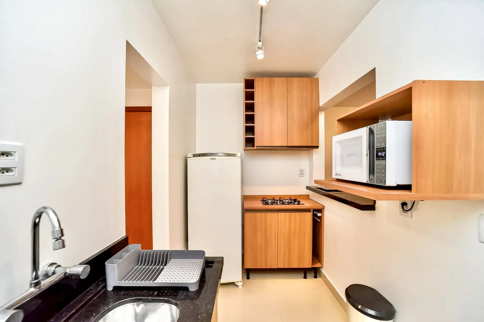 R$ 341.000 - BELO APARTAMENTO - 49M2 - 1 DORM - DE FRENTE - REFORMADO - 1 VAGA  Porto Alegre - 