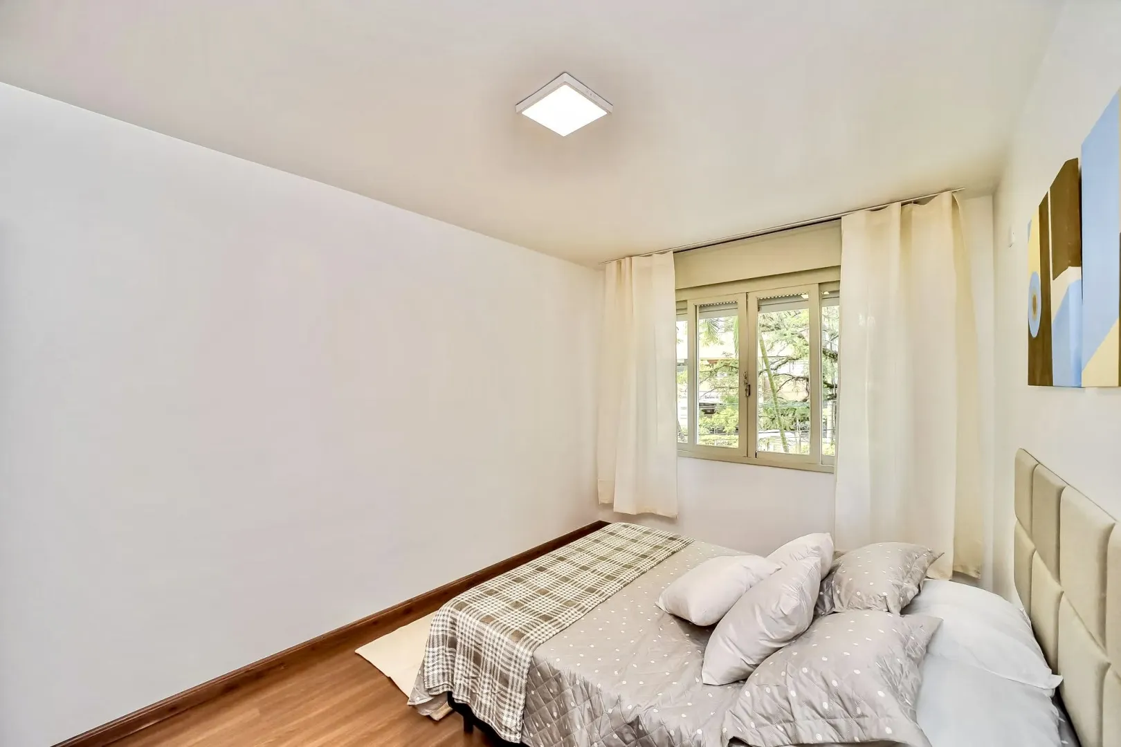 R$ 341.000 - BELO APARTAMENTO - 49M2 - 1 DORM - DE FRENTE - REFORMADO - 1 VAGA  Porto Alegre - 