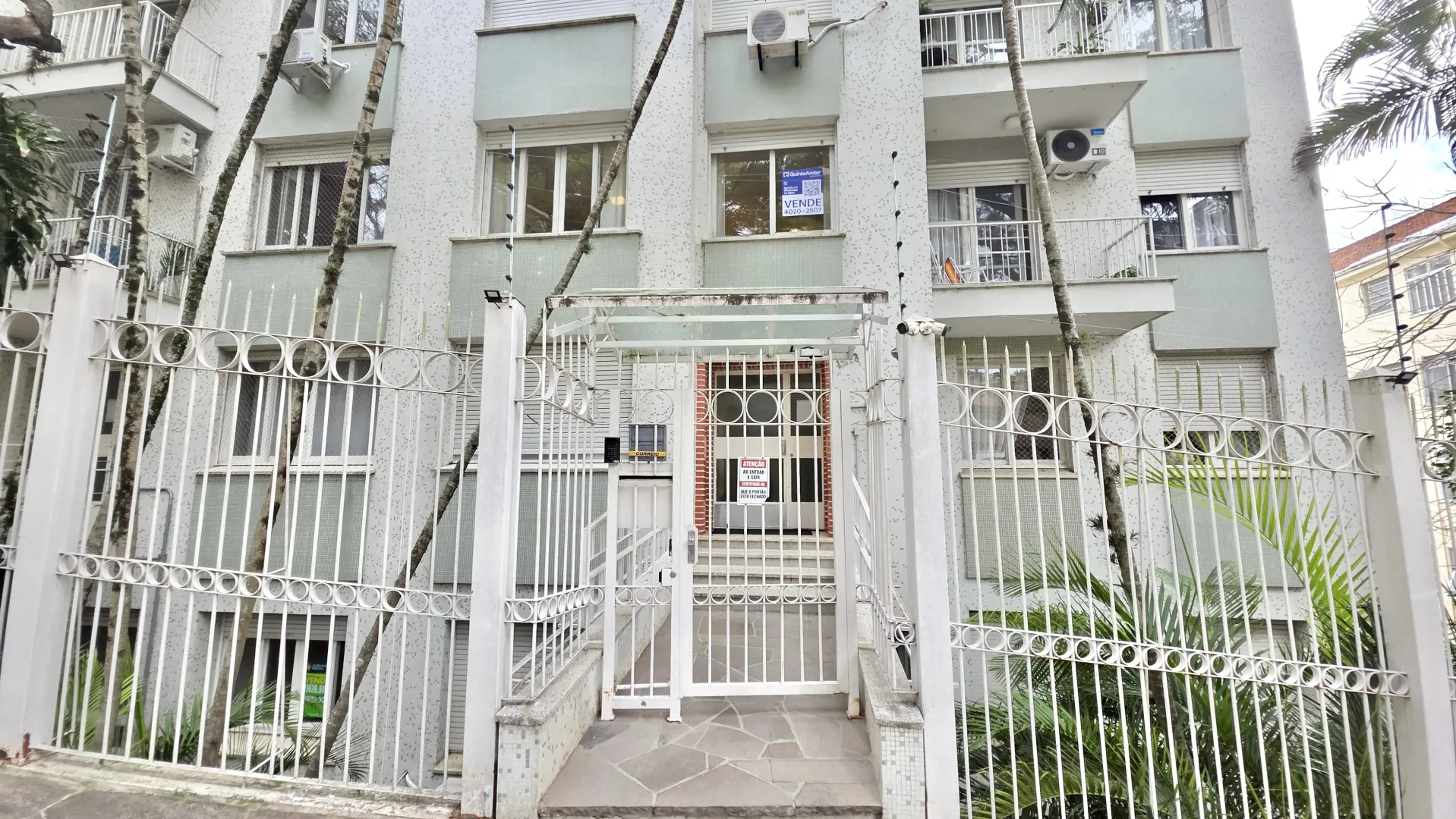 R$ 341.000 - BELO APARTAMENTO - 49M2 - 1 DORM - DE FRENTE - REFORMADO - 1 VAGA  Porto Alegre - 