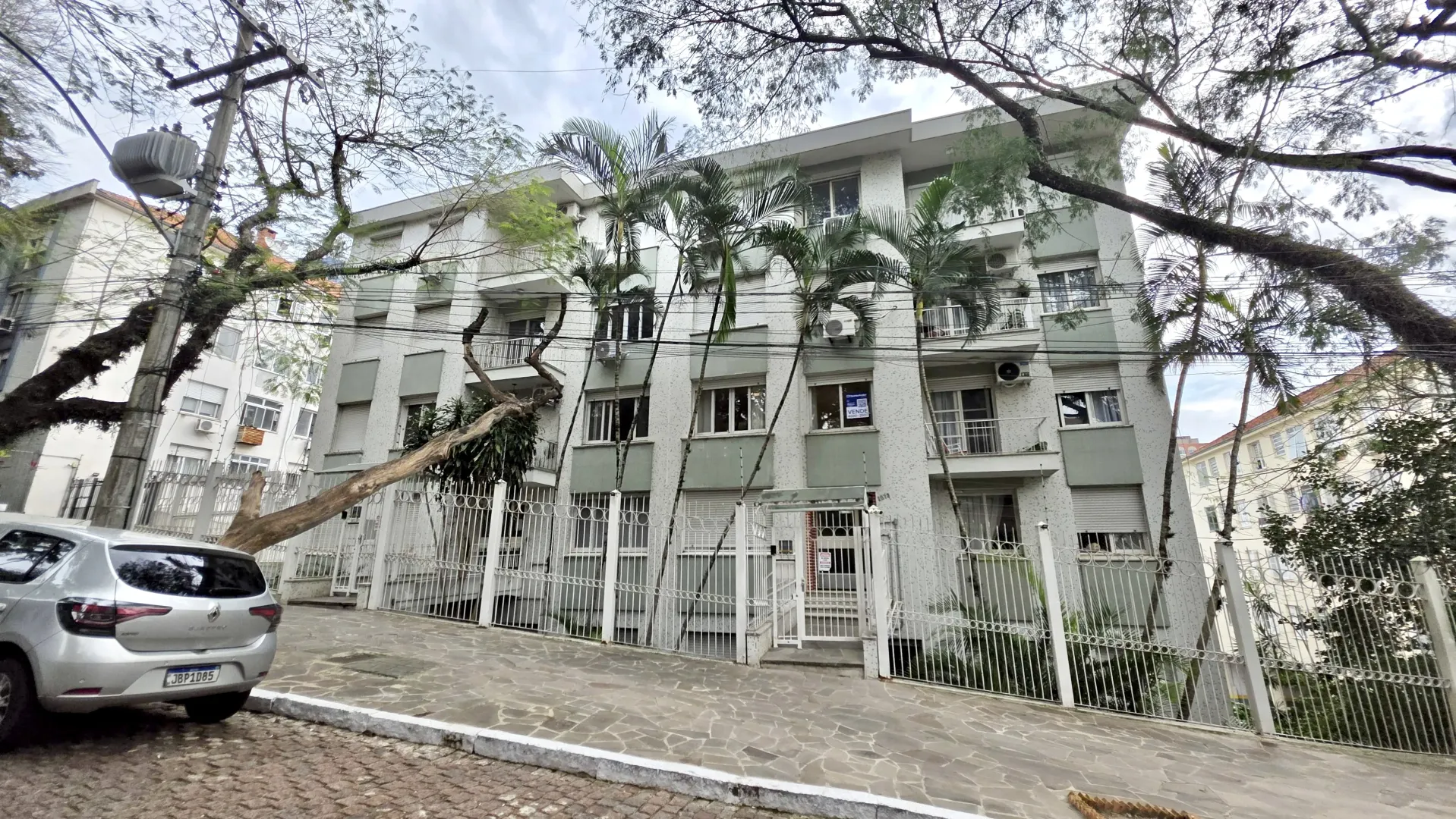 R$ 341.000 - BELO APARTAMENTO - 49M2 - 1 DORM - DE FRENTE - REFORMADO - 1 VAGA  Porto Alegre - 