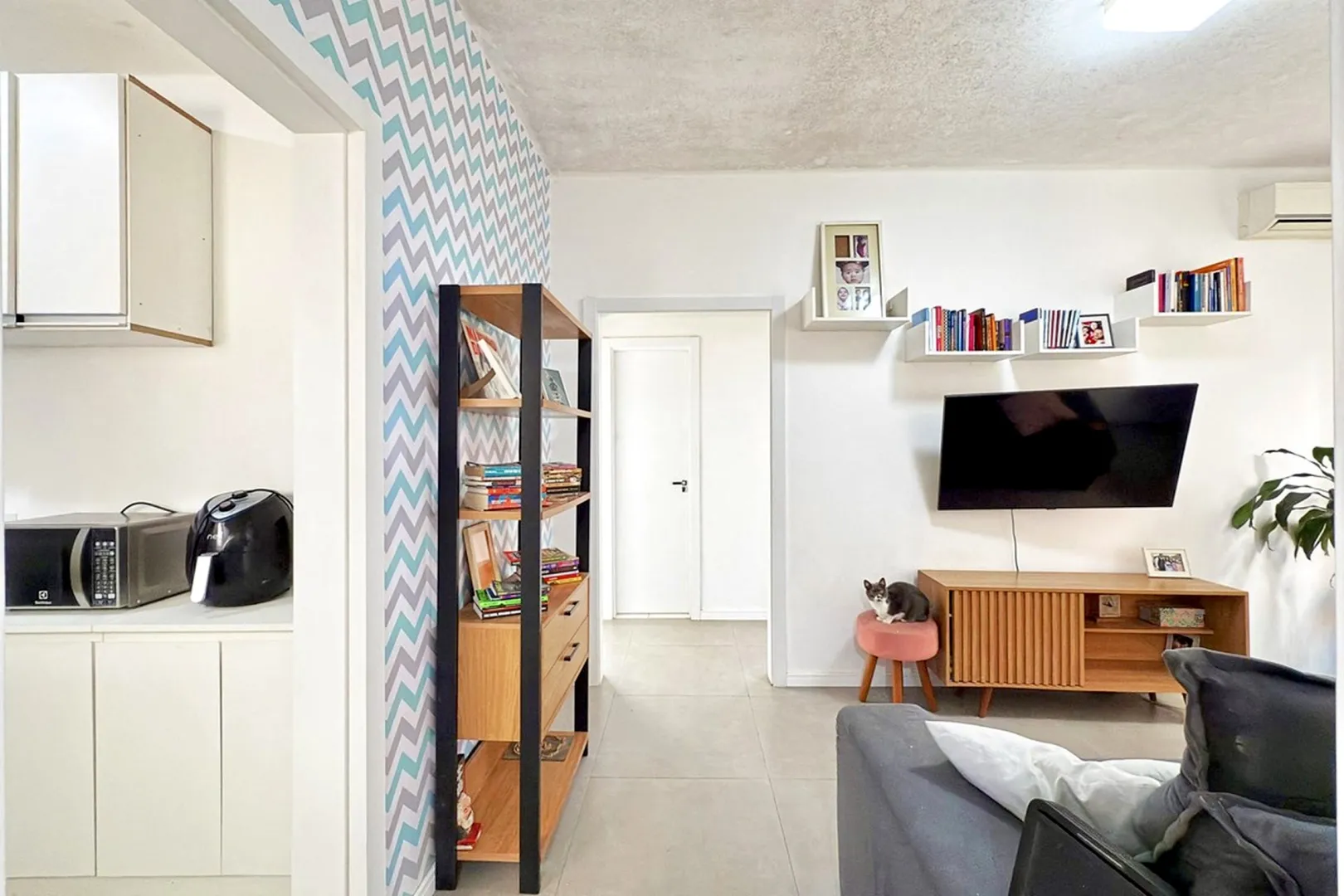 R$ 230.000 - &Oacute;TIMO APARTAMENTO T&Eacute;RREO - 62M2 - 2 DORM - REFORMADO  Porto Alegre - 