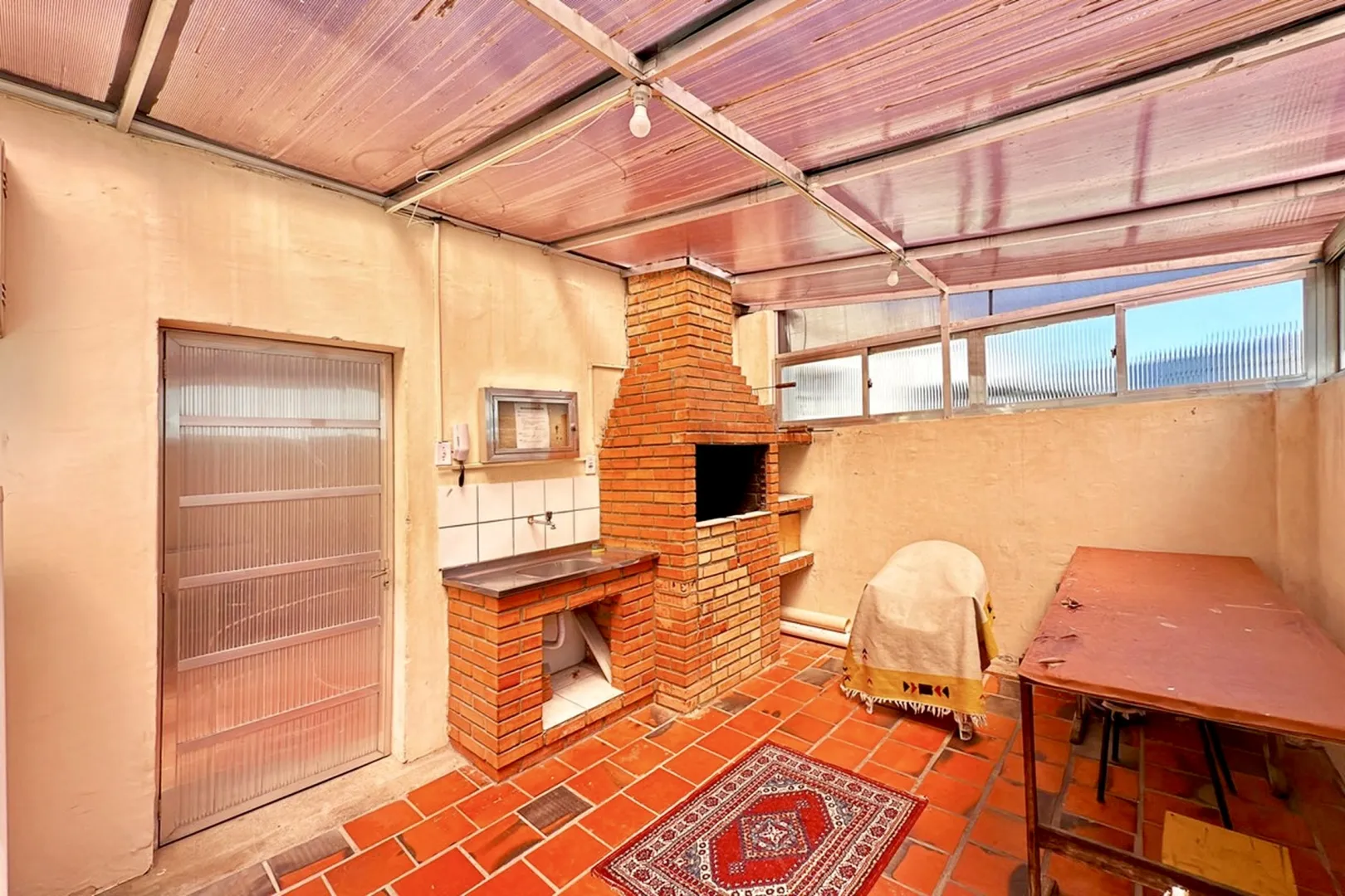 R$ 230.000 - &Oacute;TIMO APARTAMENTO T&Eacute;RREO - 62M2 - 2 DORM - REFORMADO  Porto Alegre - 
