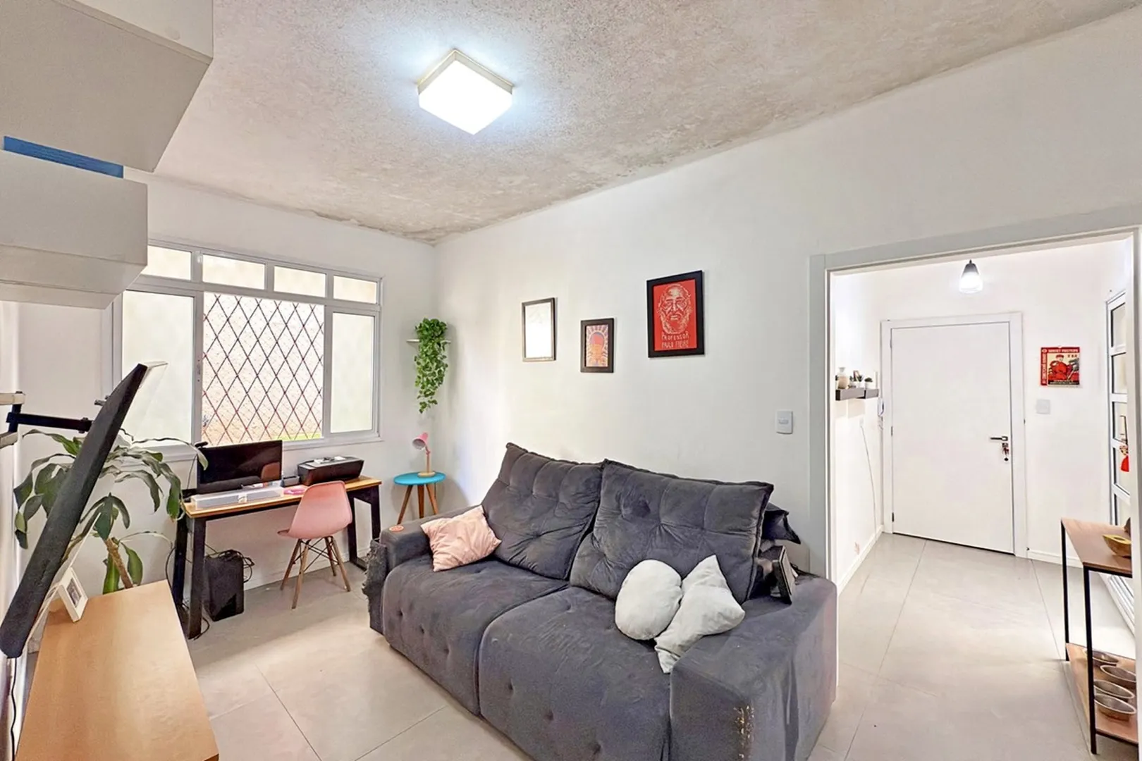 R$ 230.000 - &Oacute;TIMO APARTAMENTO T&Eacute;RREO - 62M2 - 2 DORM - REFORMADO  Porto Alegre - 