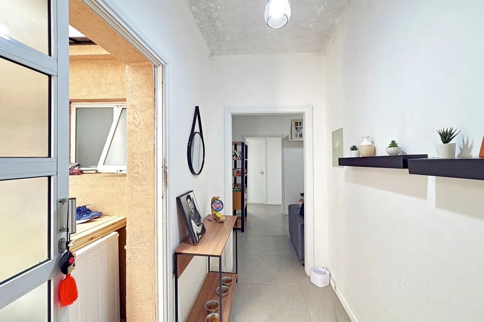 R$ 230.000 - &Oacute;TIMO APARTAMENTO T&Eacute;RREO - 62M2 - 2 DORM - REFORMADO  Porto Alegre - 