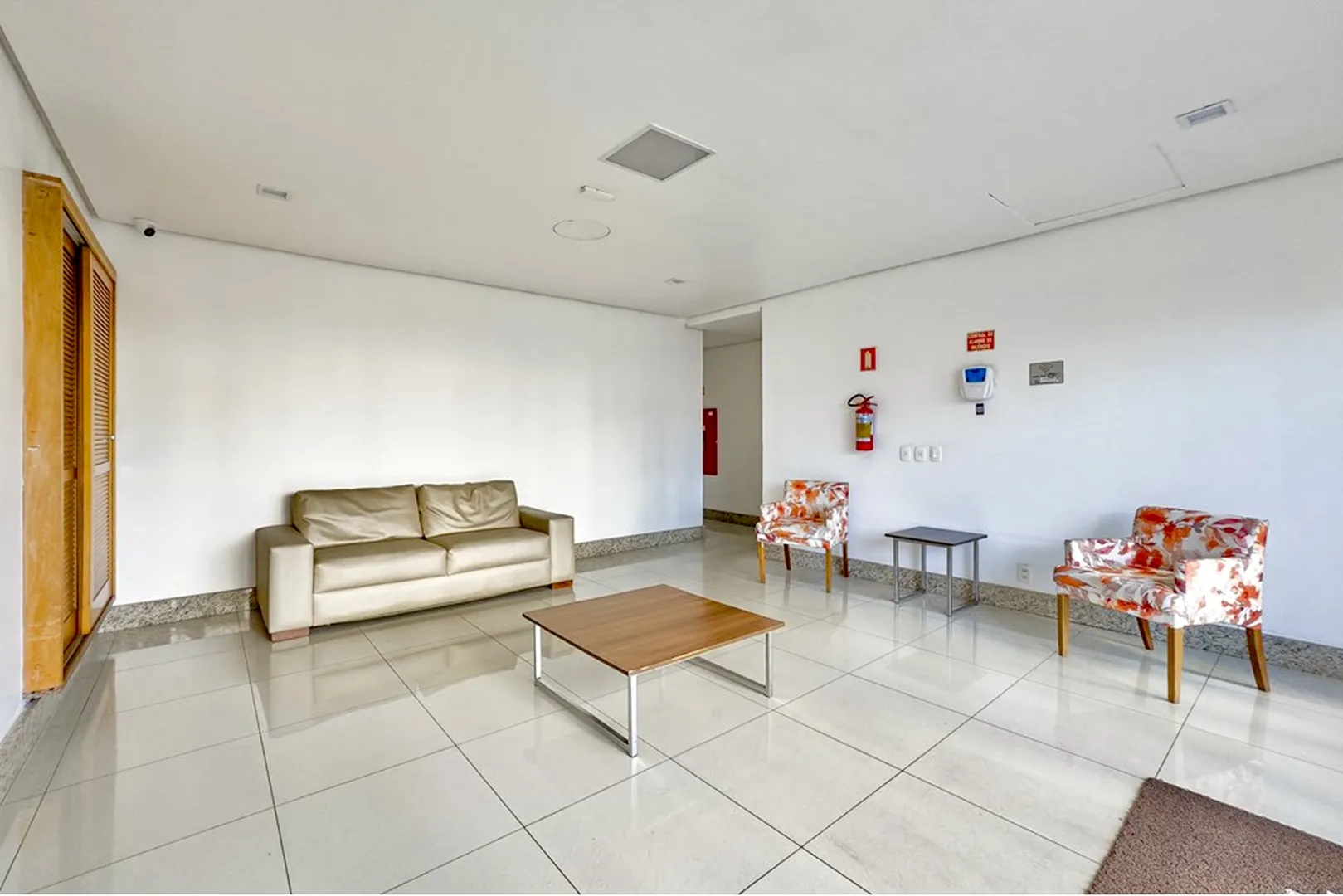 R$ 490.000 - &Oacute;TIMO APARTAMENTO - 62M2 - 2 DORM - SU&Iacute;TE - SACADA - 1 VAGA - INFRA  Porto Alegre - 