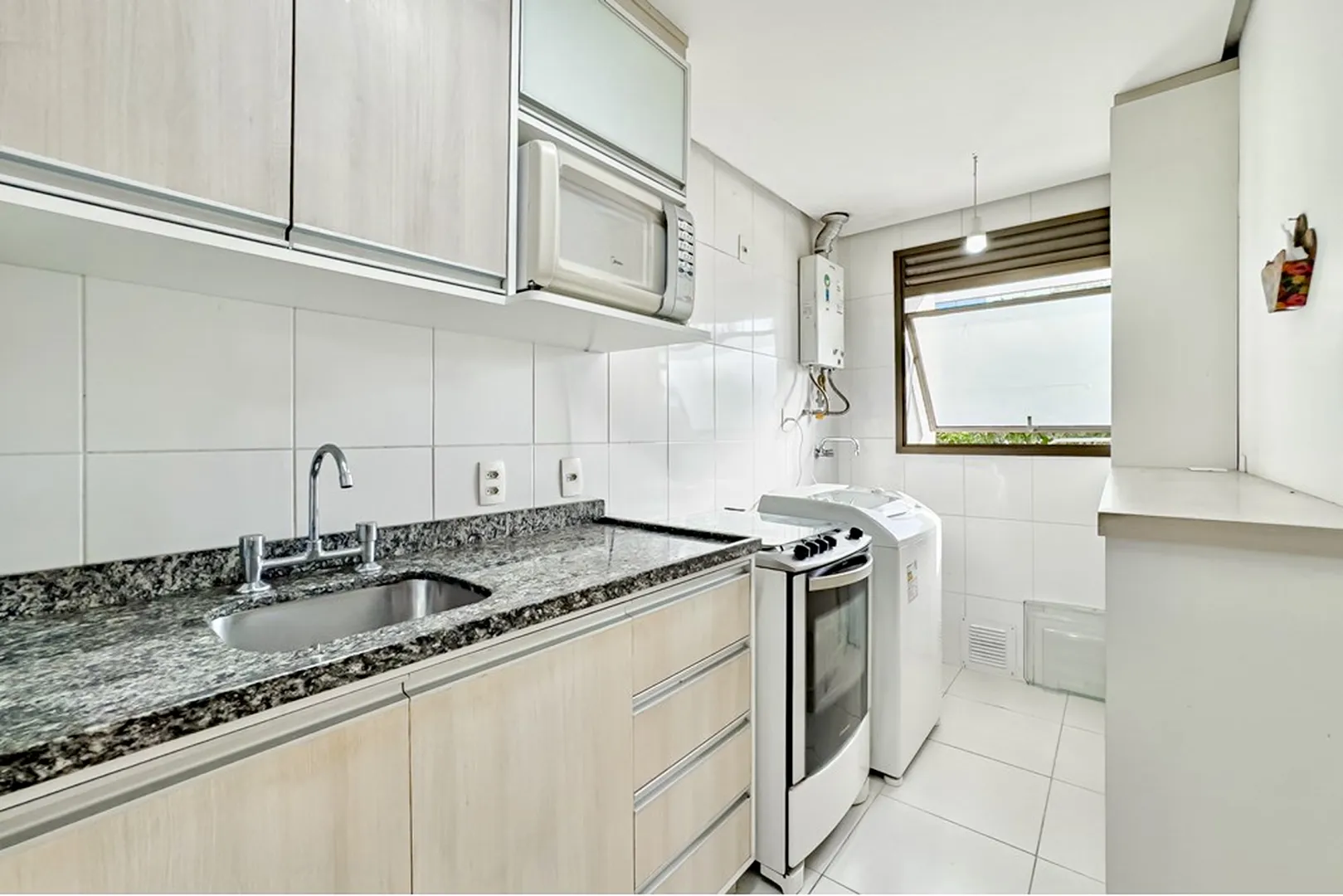 R$ 490.000 - &Oacute;TIMO APARTAMENTO - 62M2 - 2 DORM - SU&Iacute;TE - SACADA - 1 VAGA - INFRA  Porto Alegre - 