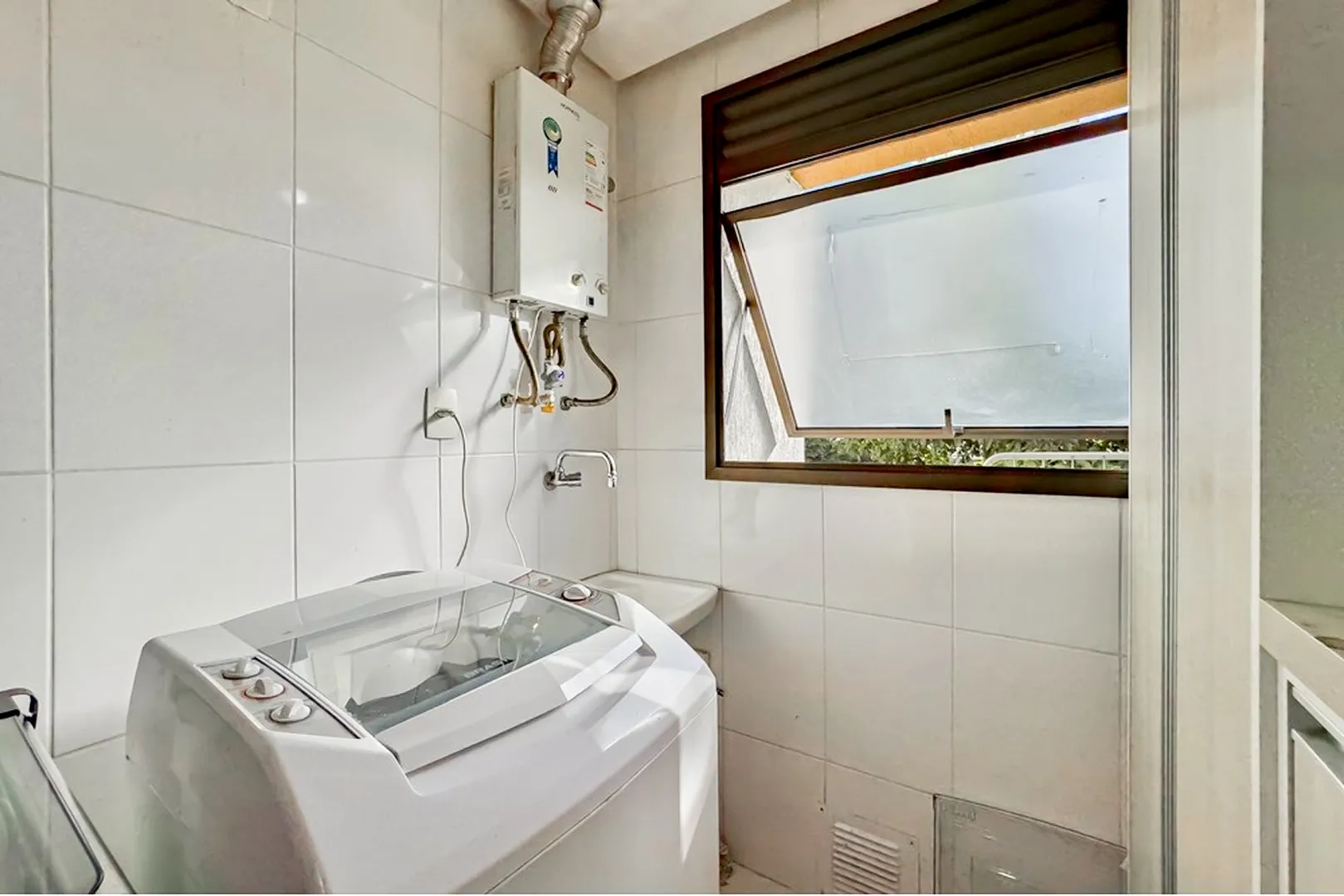 R$ 490.000 - &Oacute;TIMO APARTAMENTO - 62M2 - 2 DORM - SU&Iacute;TE - SACADA - 1 VAGA - INFRA  Porto Alegre - 