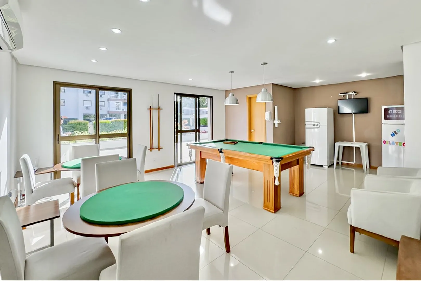R$ 490.000 - &Oacute;TIMO APARTAMENTO - 62M2 - 2 DORM - SU&Iacute;TE - SACADA - 1 VAGA - INFRA  Porto Alegre - 