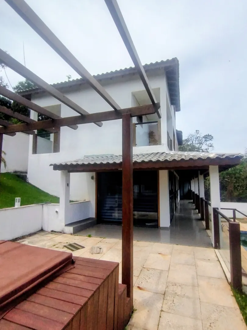 Casa de alto padr&atilde;o &agrave; venda no condom&iacute;nio Pontal das Gar&ccedil;as  Igaratá - 