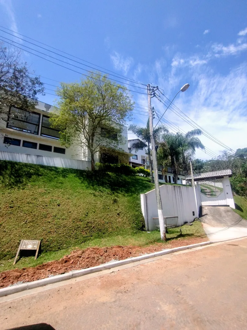 Casa de alto padr&atilde;o &agrave; venda no condom&iacute;nio Pontal das Gar&ccedil;as  Igaratá - 