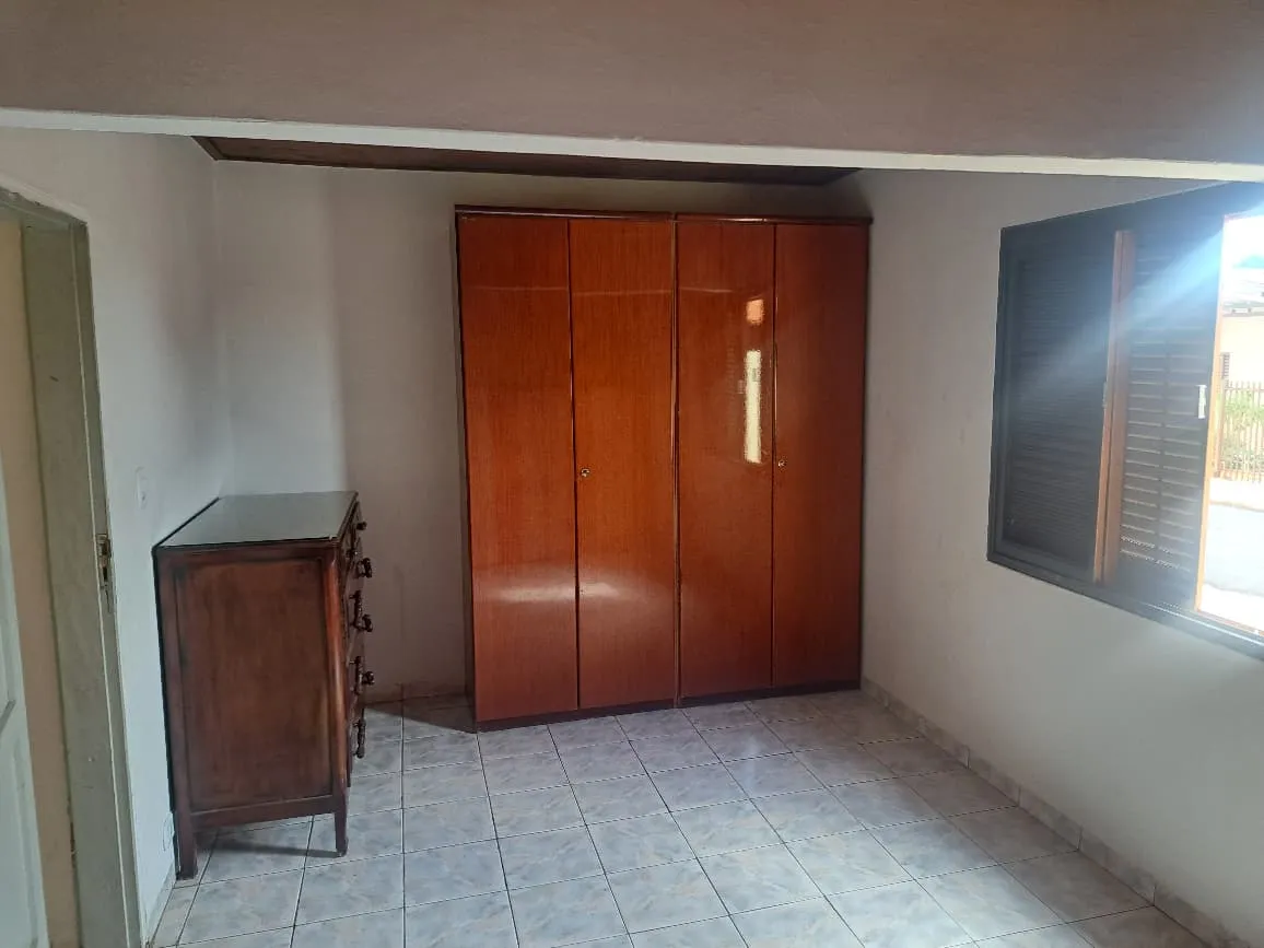 Casa com quintal espa&ccedil;oso  Santa Cruz do Rio Pardo - 