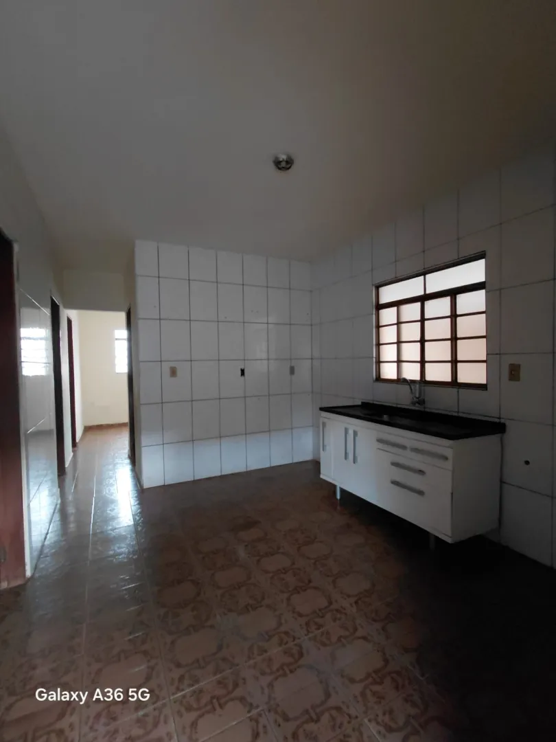 Casa com quintal espa&ccedil;oso  Santa Cruz do Rio Pardo - 