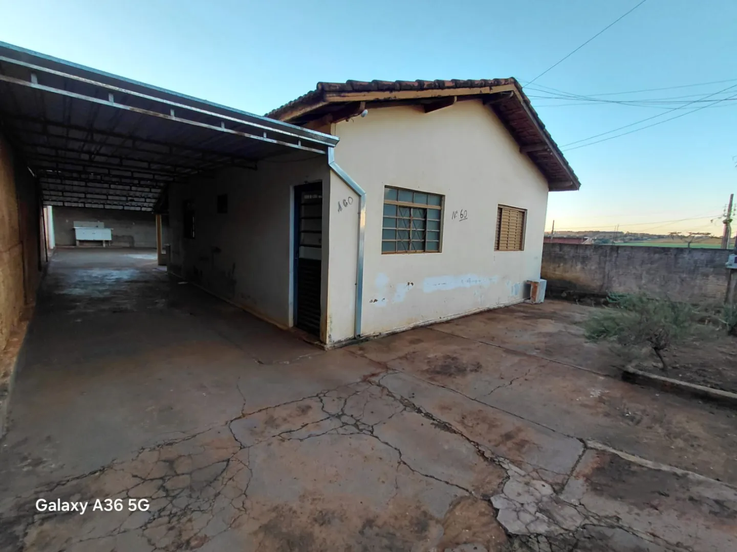 Casa com quintal espa&ccedil;oso  Santa Cruz do Rio Pardo - 