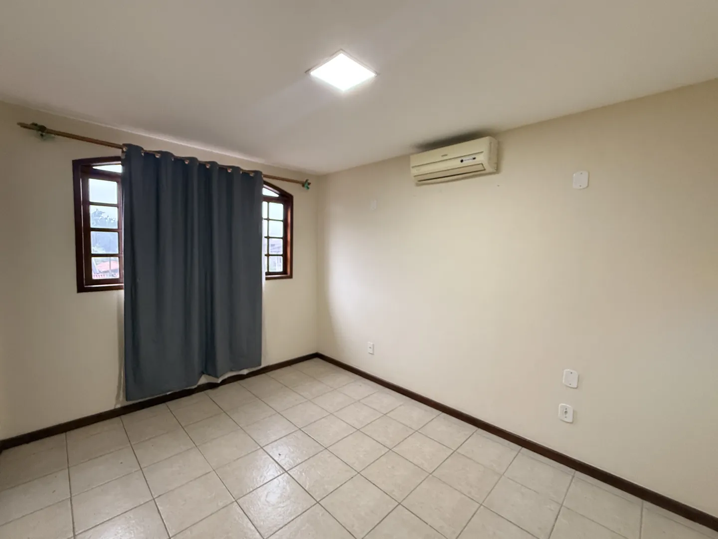 Casa Duplex com 4 Quartos, Piscina e Chal&eacute; em Condom&iacute;nio Fechado &mdash; Guapimirim/RJ  Guapimirim - 